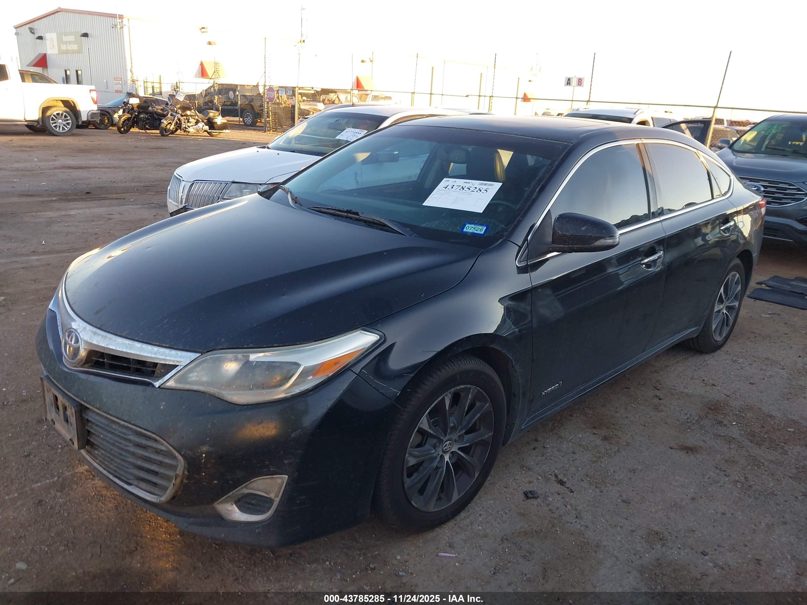 TOYOTA AVALON image 2