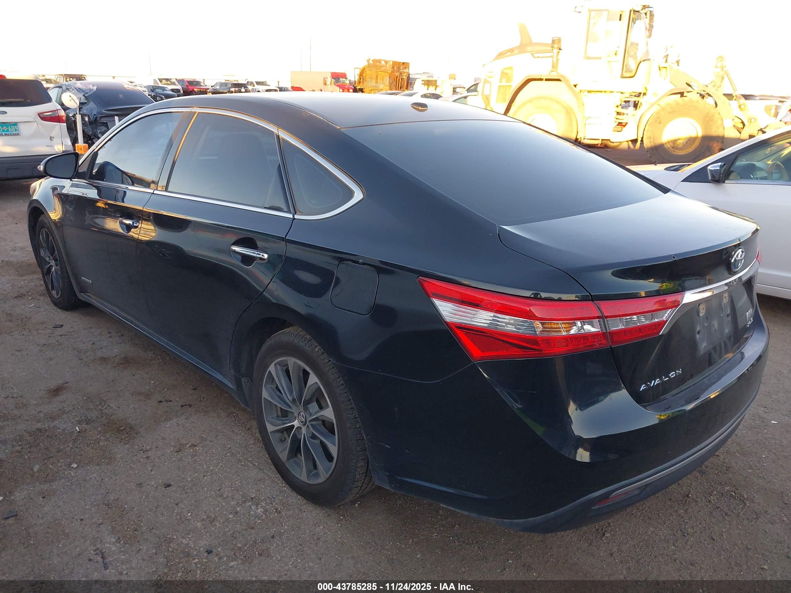 TOYOTA AVALON image 3