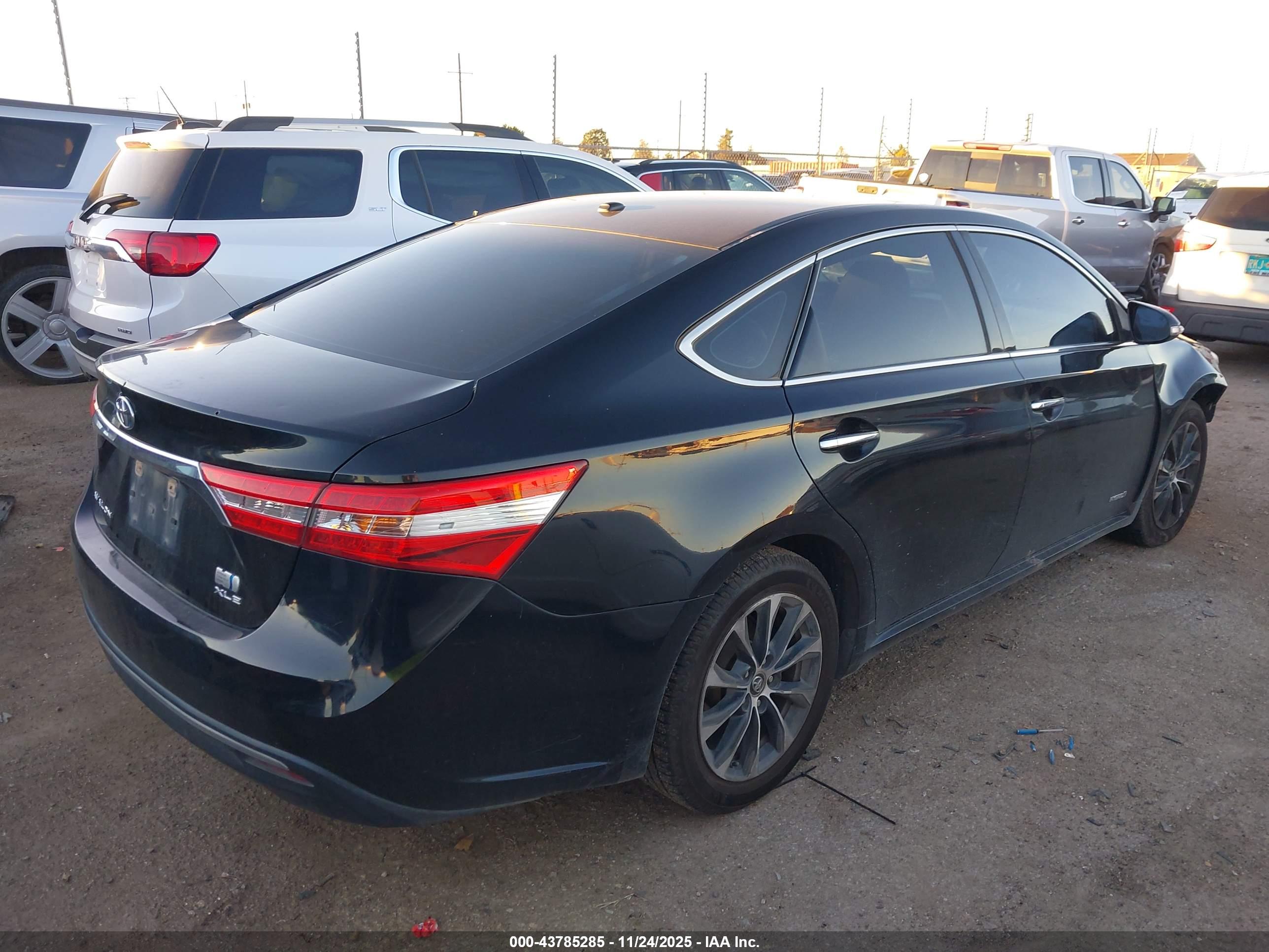 TOYOTA AVALON image 4