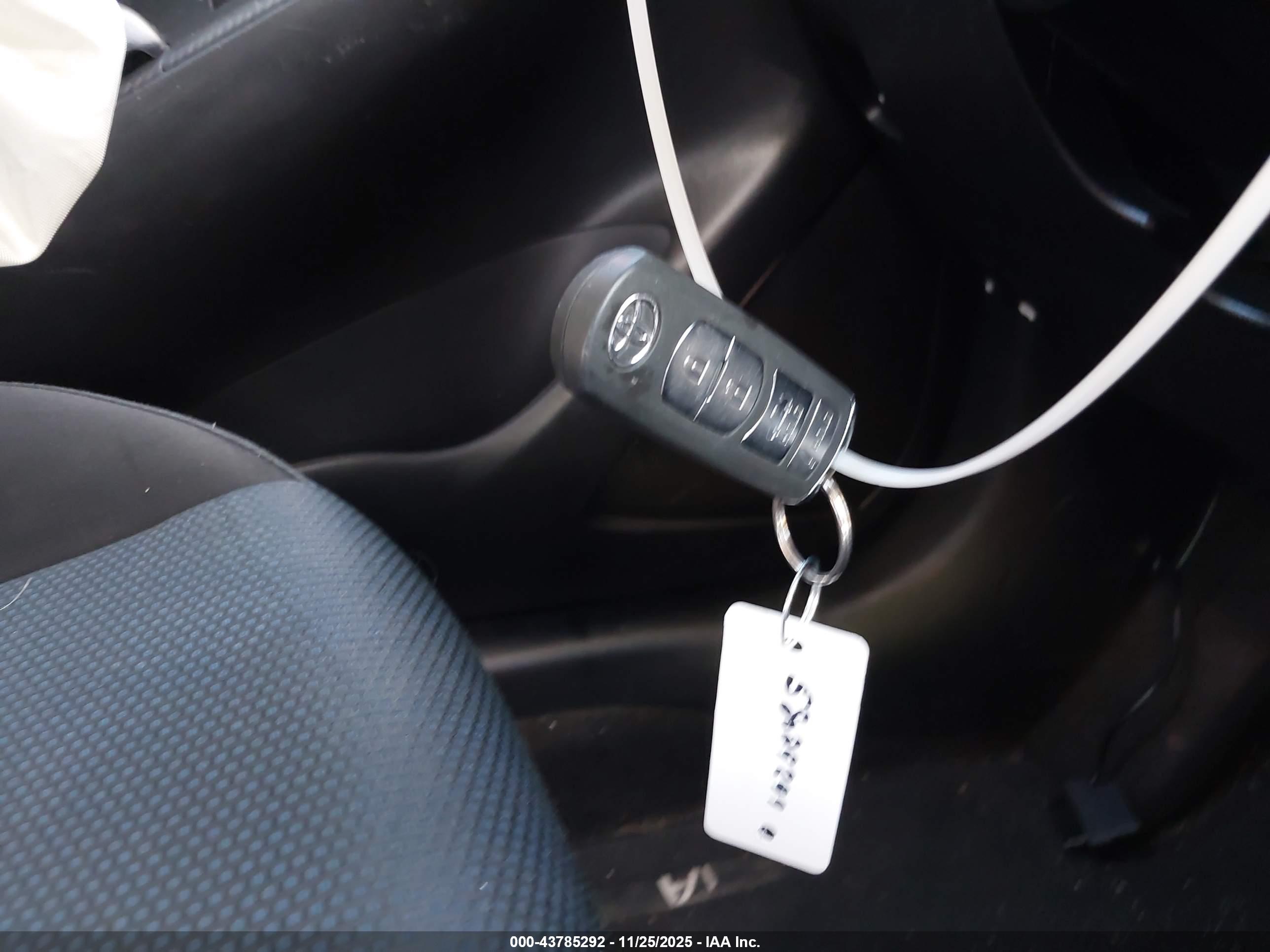 TOYOTA YARIS image 11