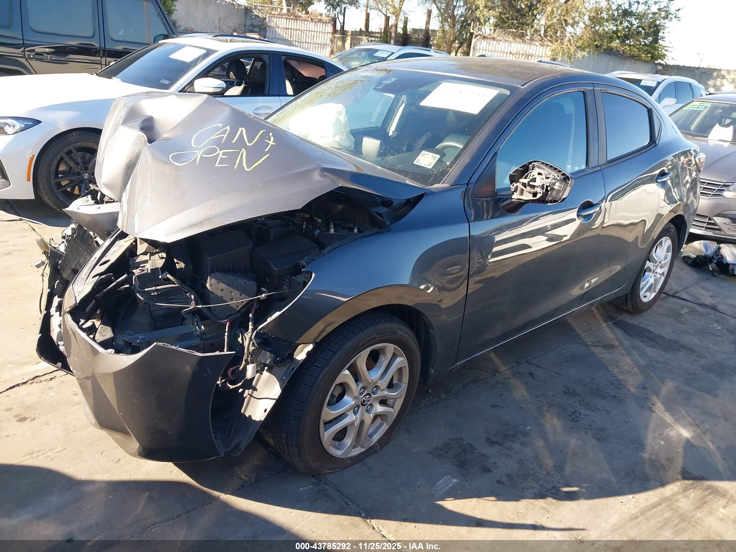 TOYOTA YARIS image 2