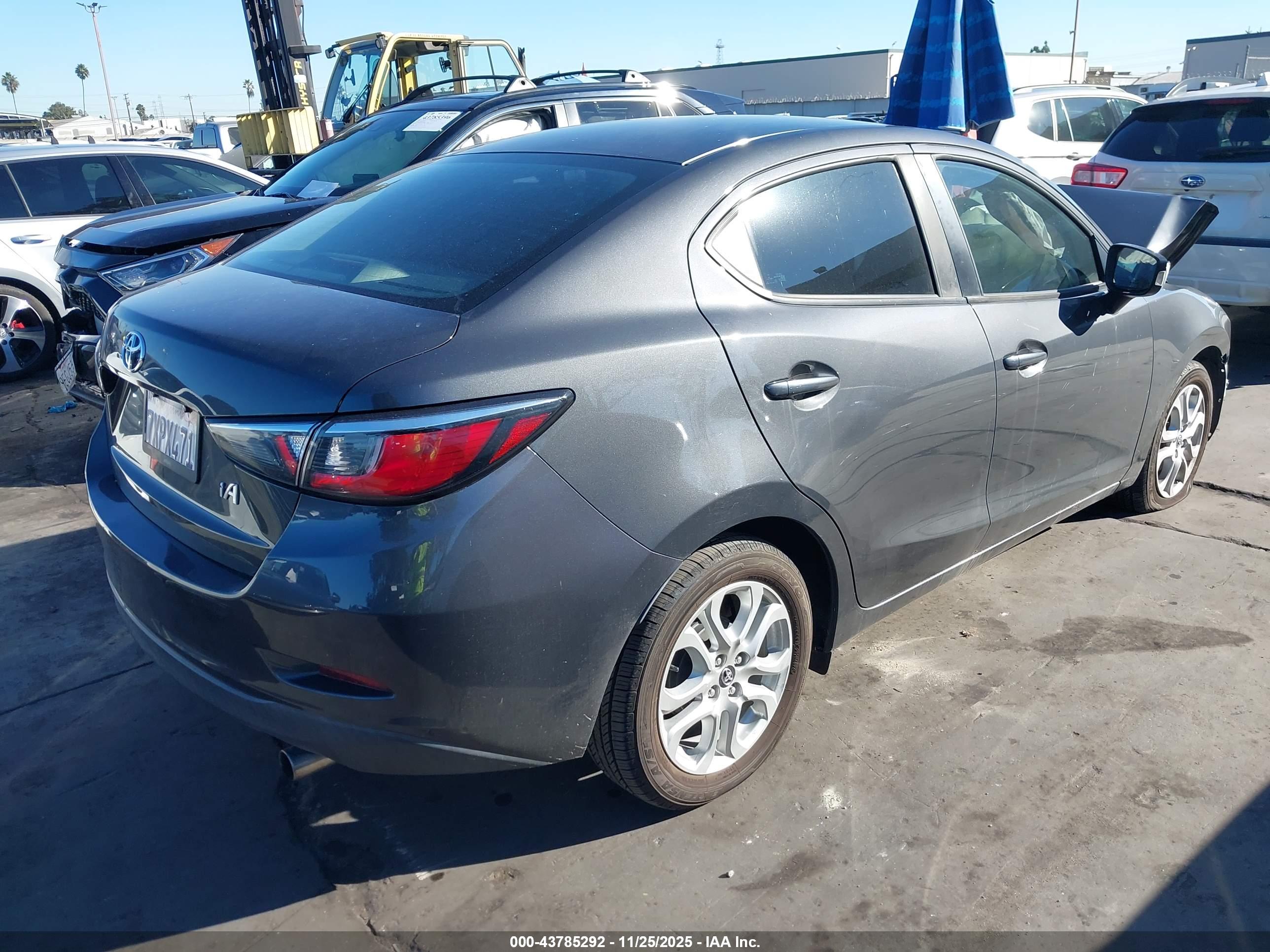 TOYOTA YARIS image 4