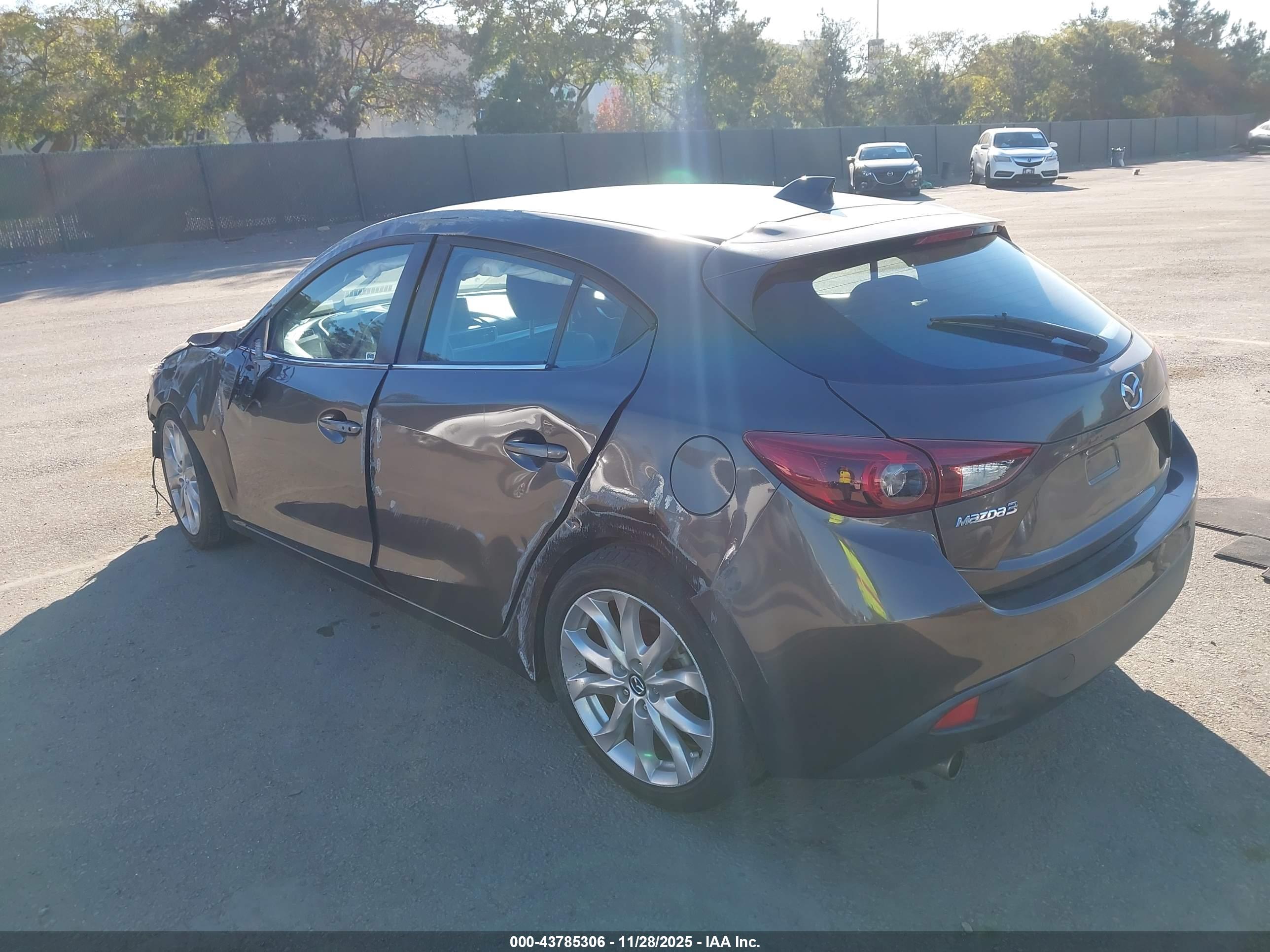 MAZDA MAZDA3 image 3