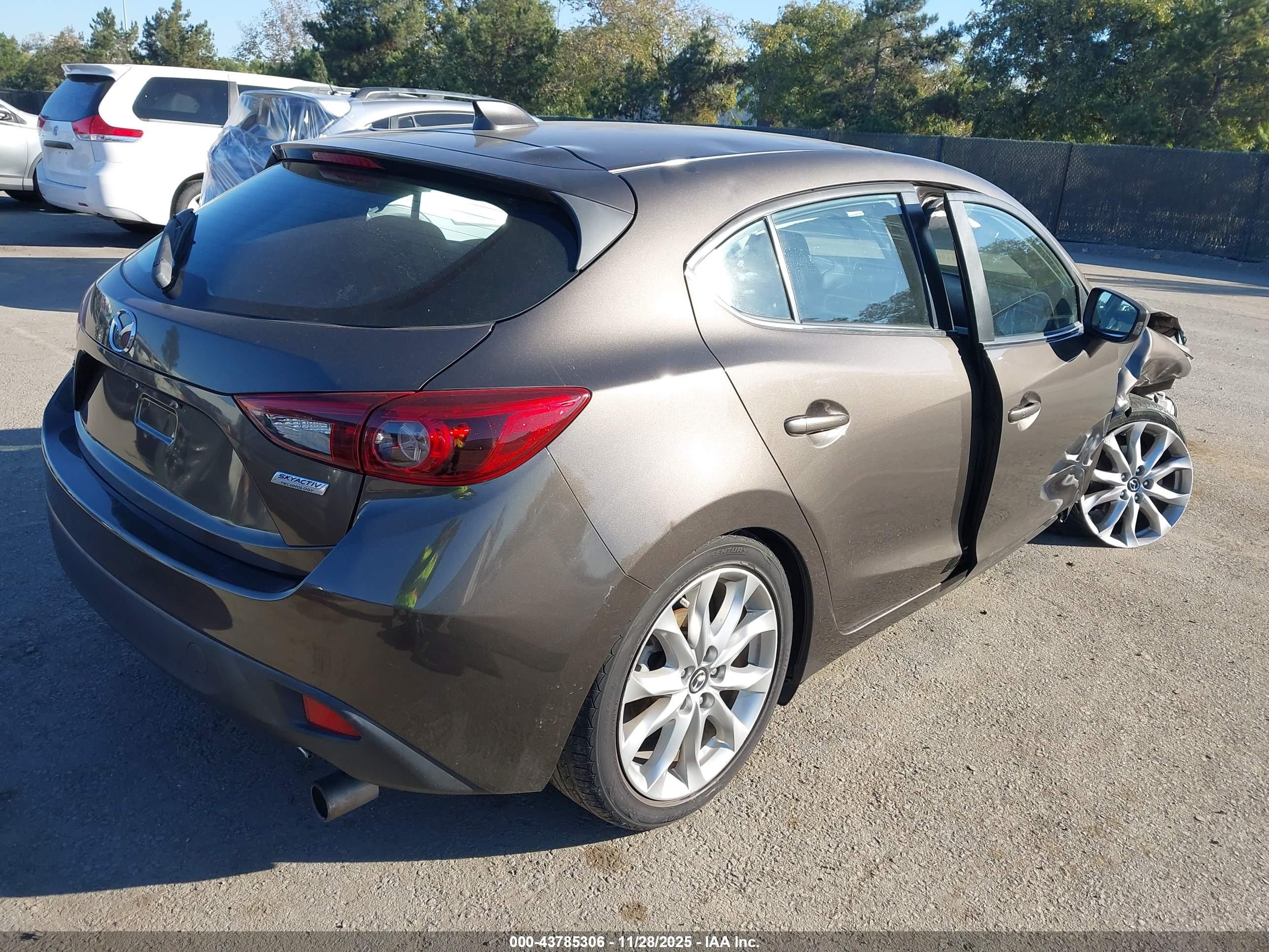 MAZDA MAZDA3 image 4