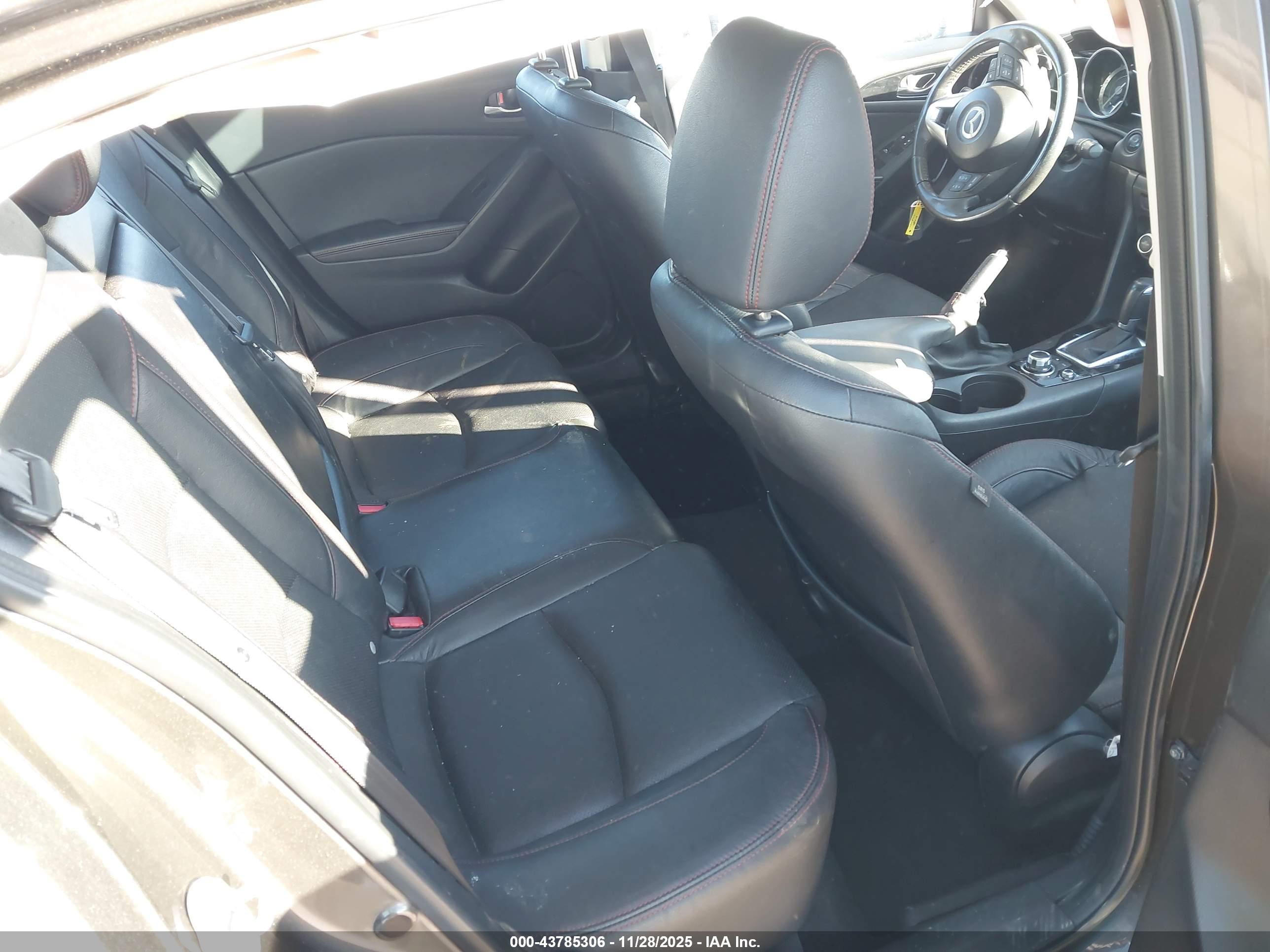 MAZDA MAZDA3 image 8