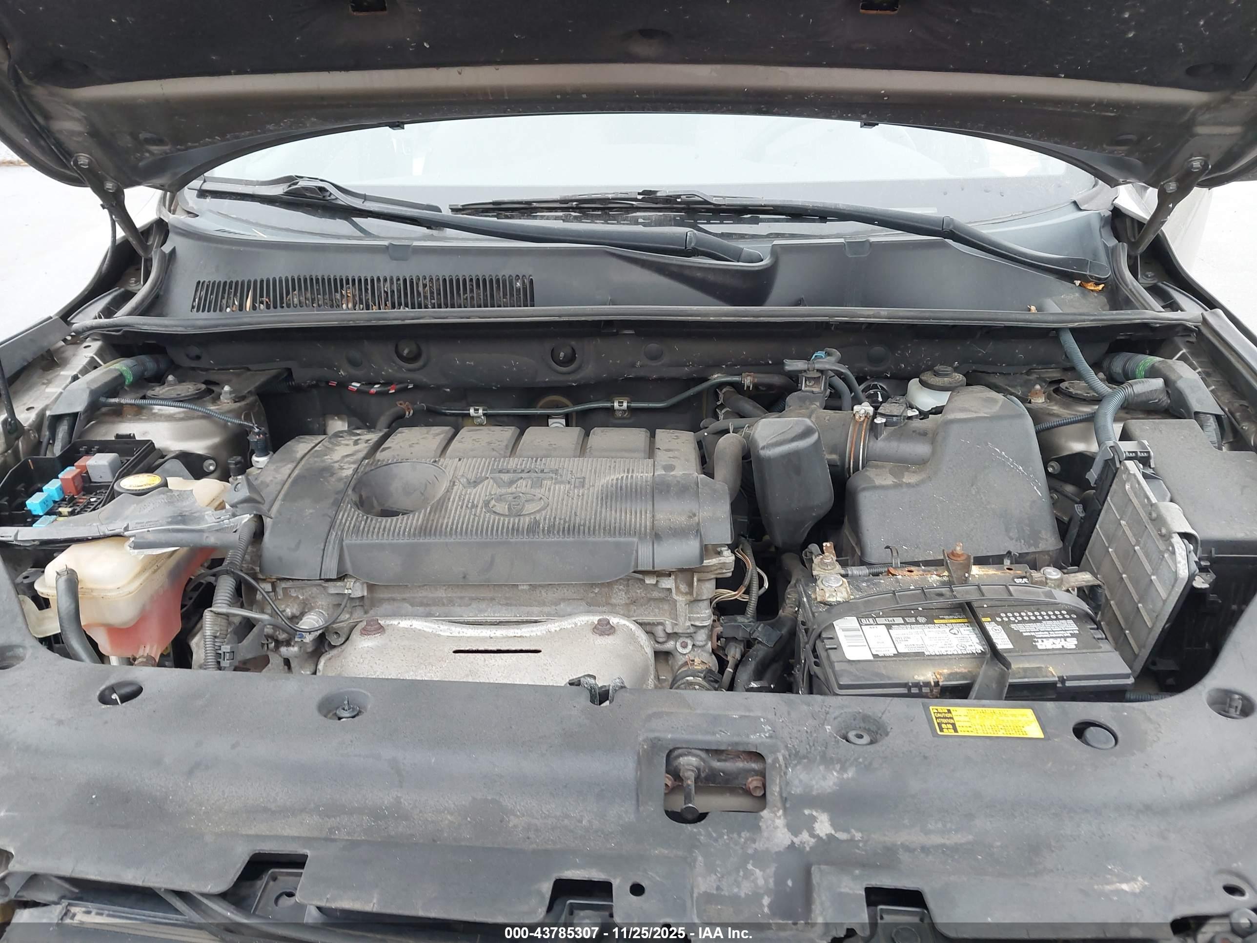 TOYOTA RAV4 image 10