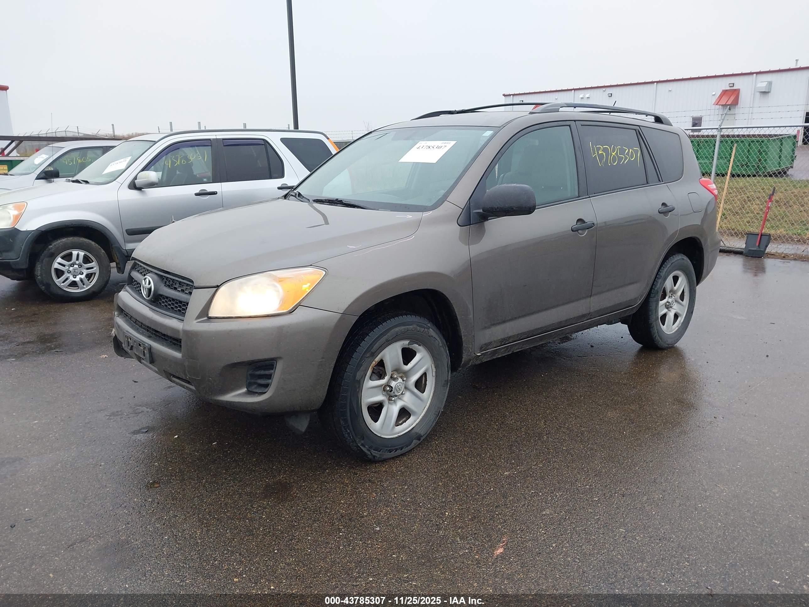 TOYOTA RAV4 image 2