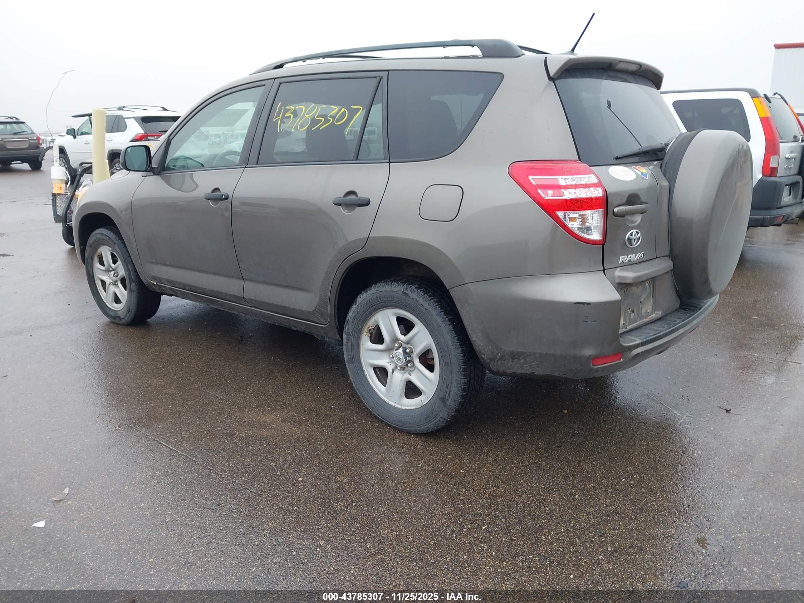 TOYOTA RAV4 image 3
