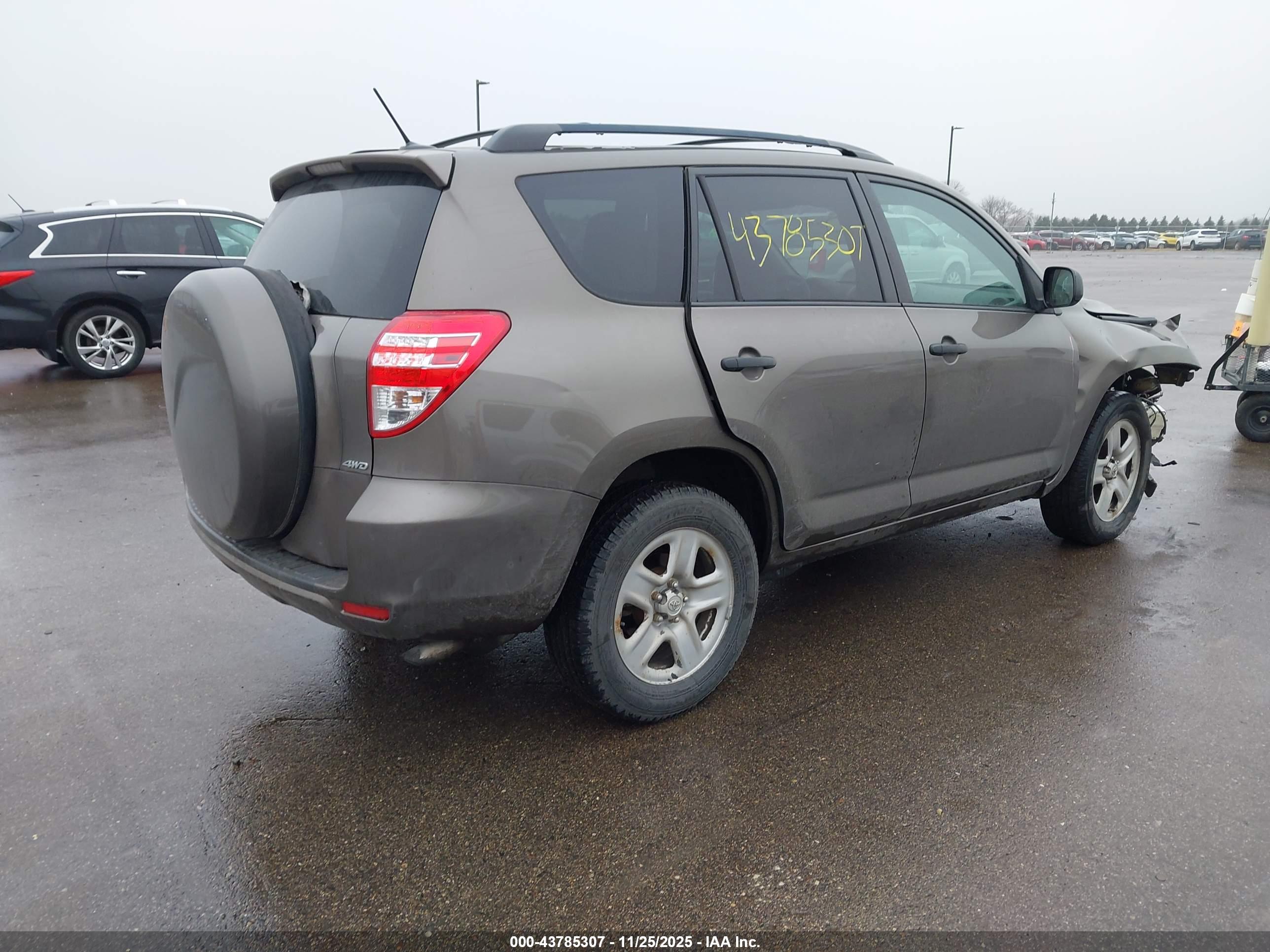 TOYOTA RAV4 image 4