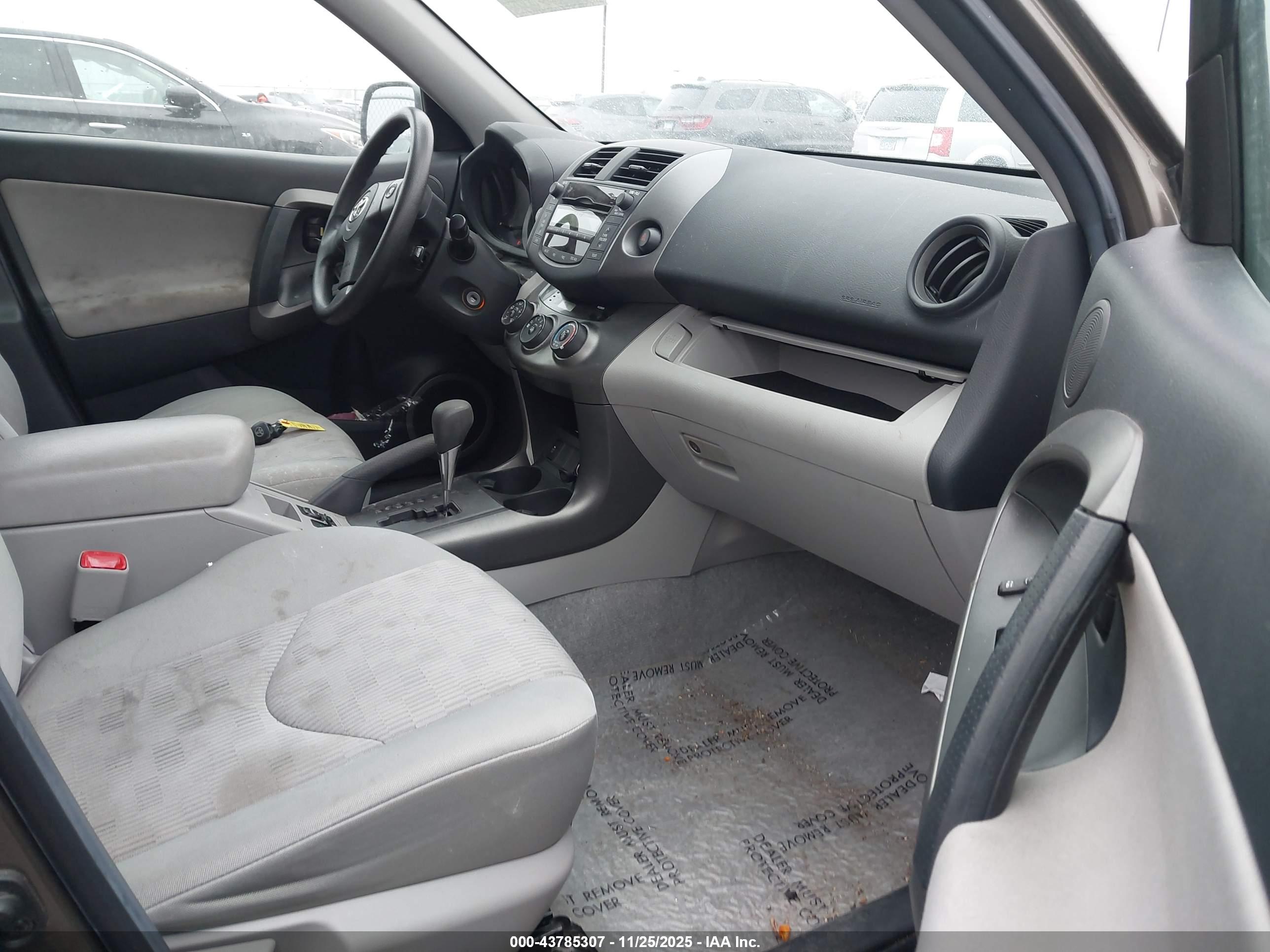 TOYOTA RAV4 image 5