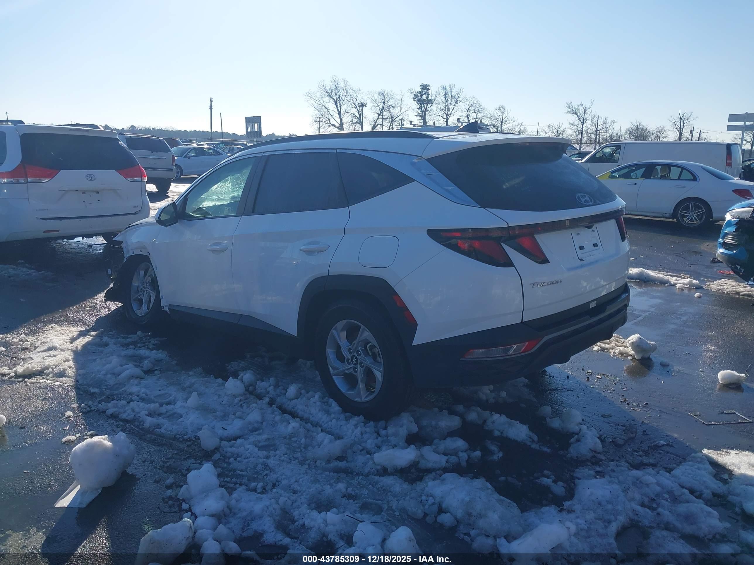 HYUNDAI TUCSON image 3