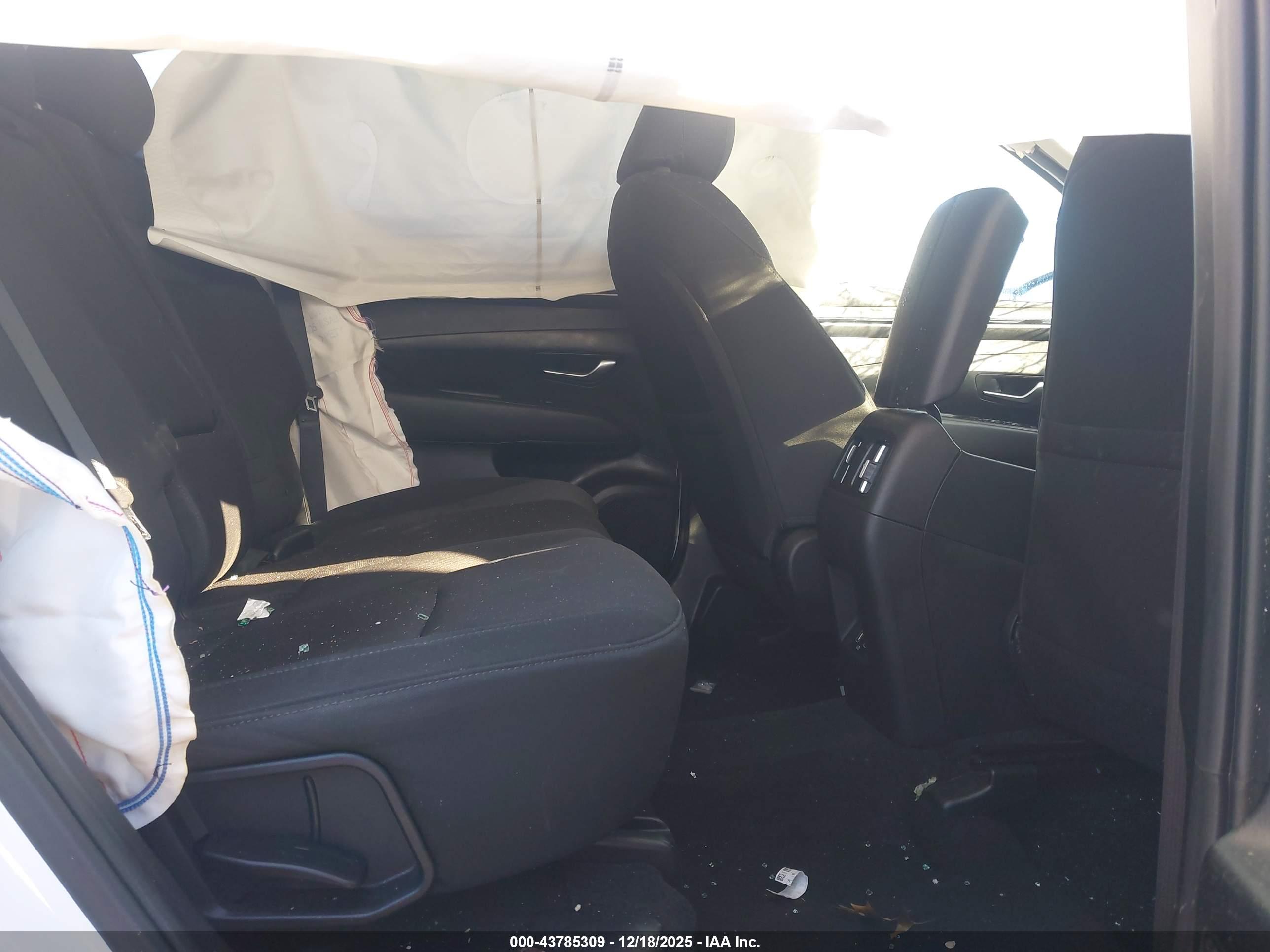 HYUNDAI TUCSON image 8