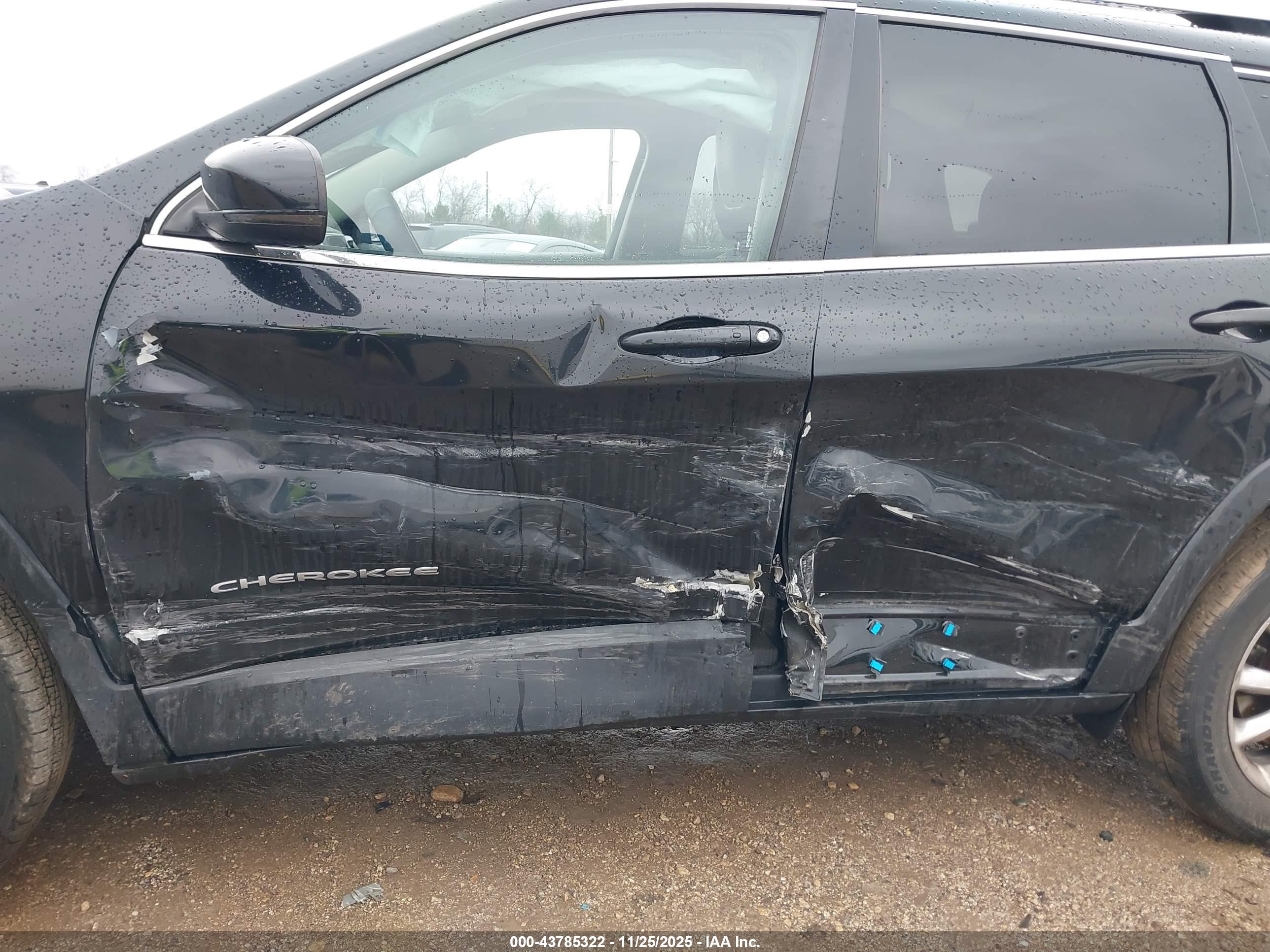 JEEP CHEROKEE image 6
