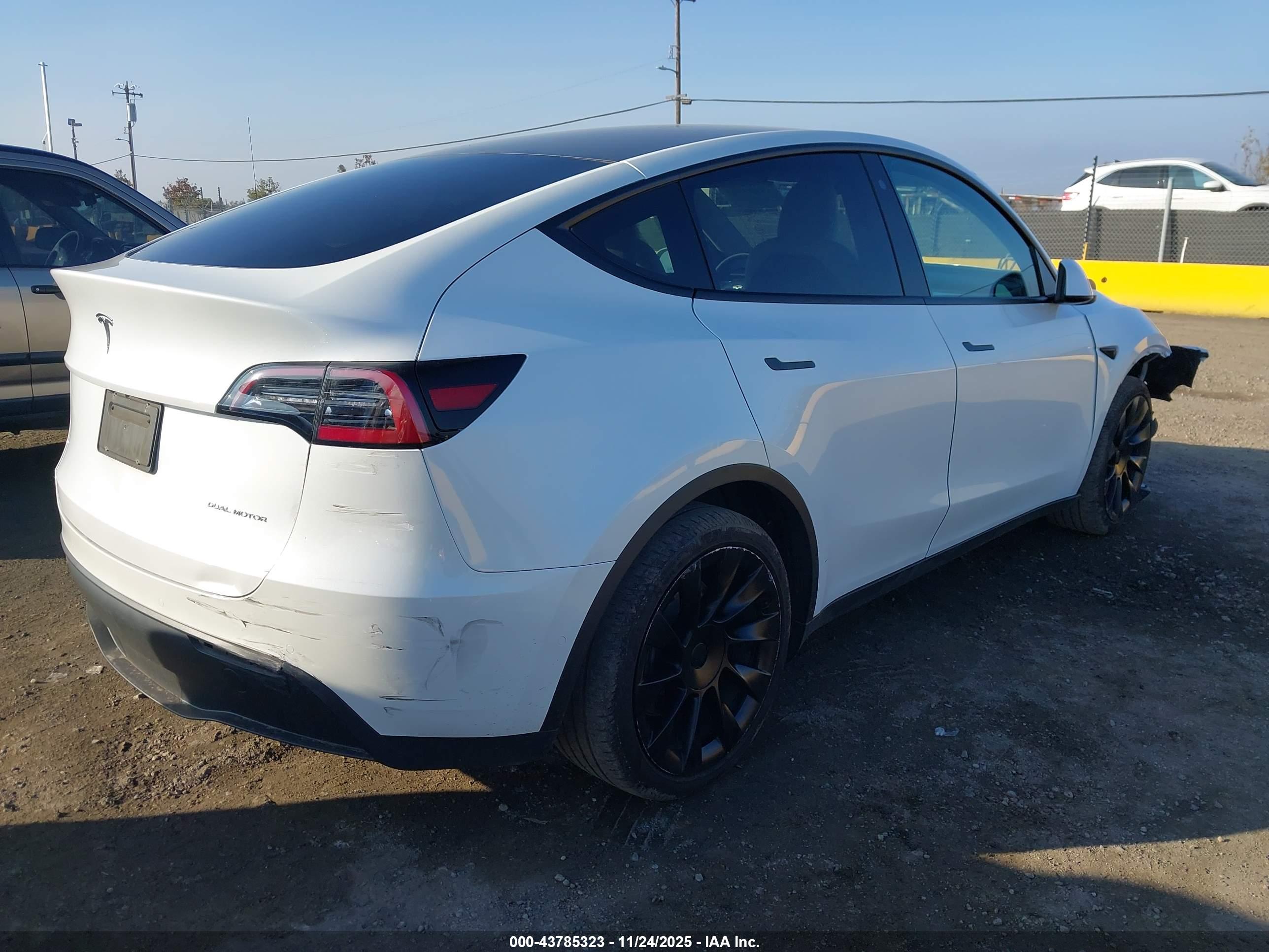 TESLA MODEL image 4
