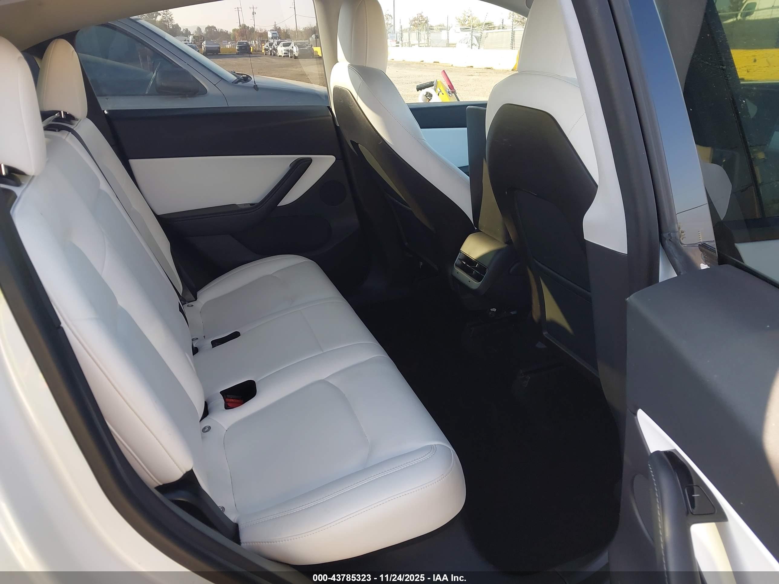 TESLA MODEL image 8