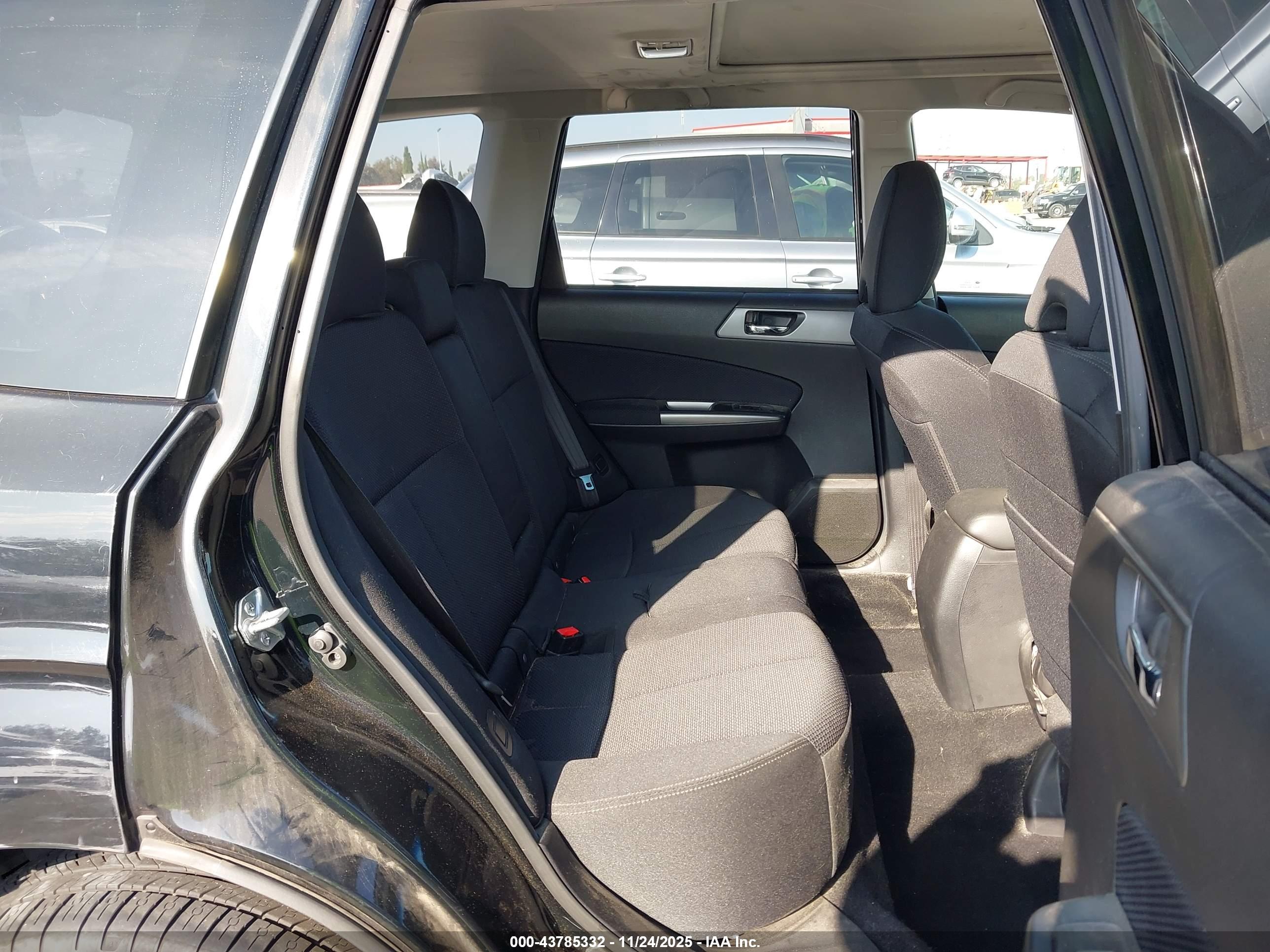 SUBARU FORESTER image 8