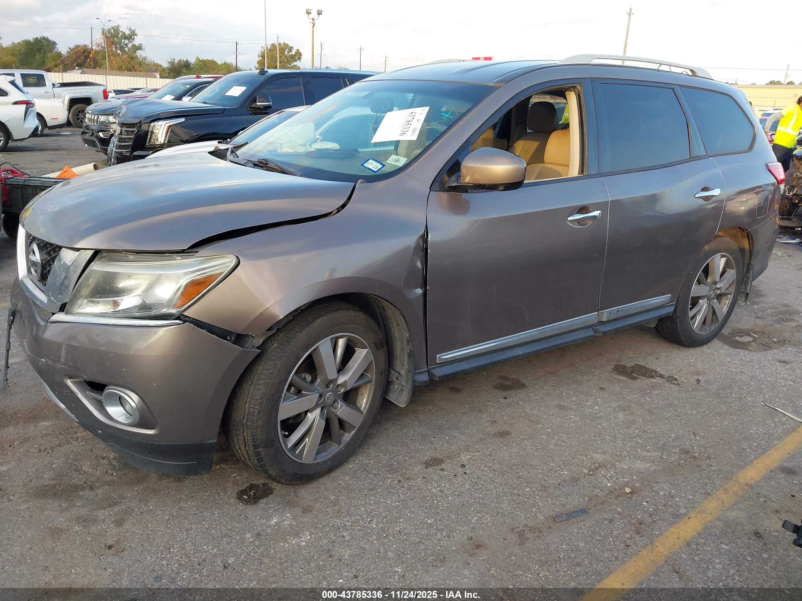 NISSAN PATHFINDER image 2