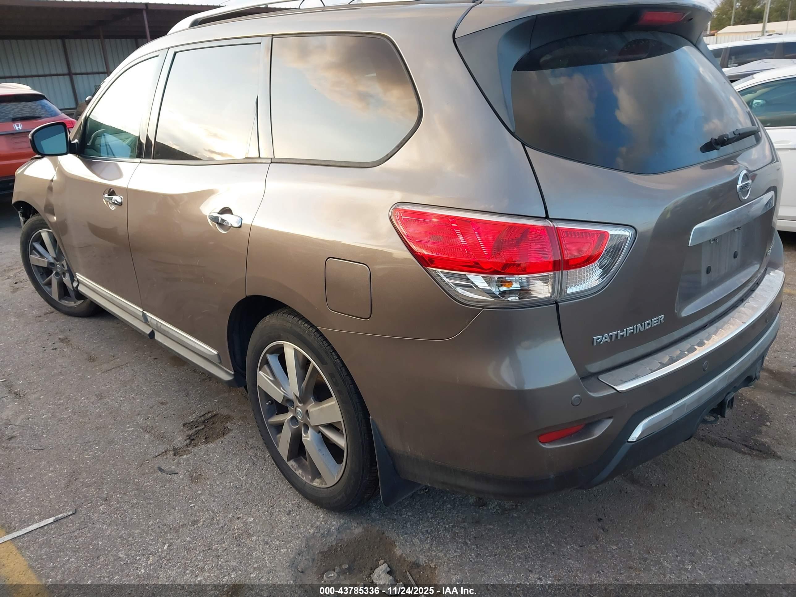 NISSAN PATHFINDER image 3