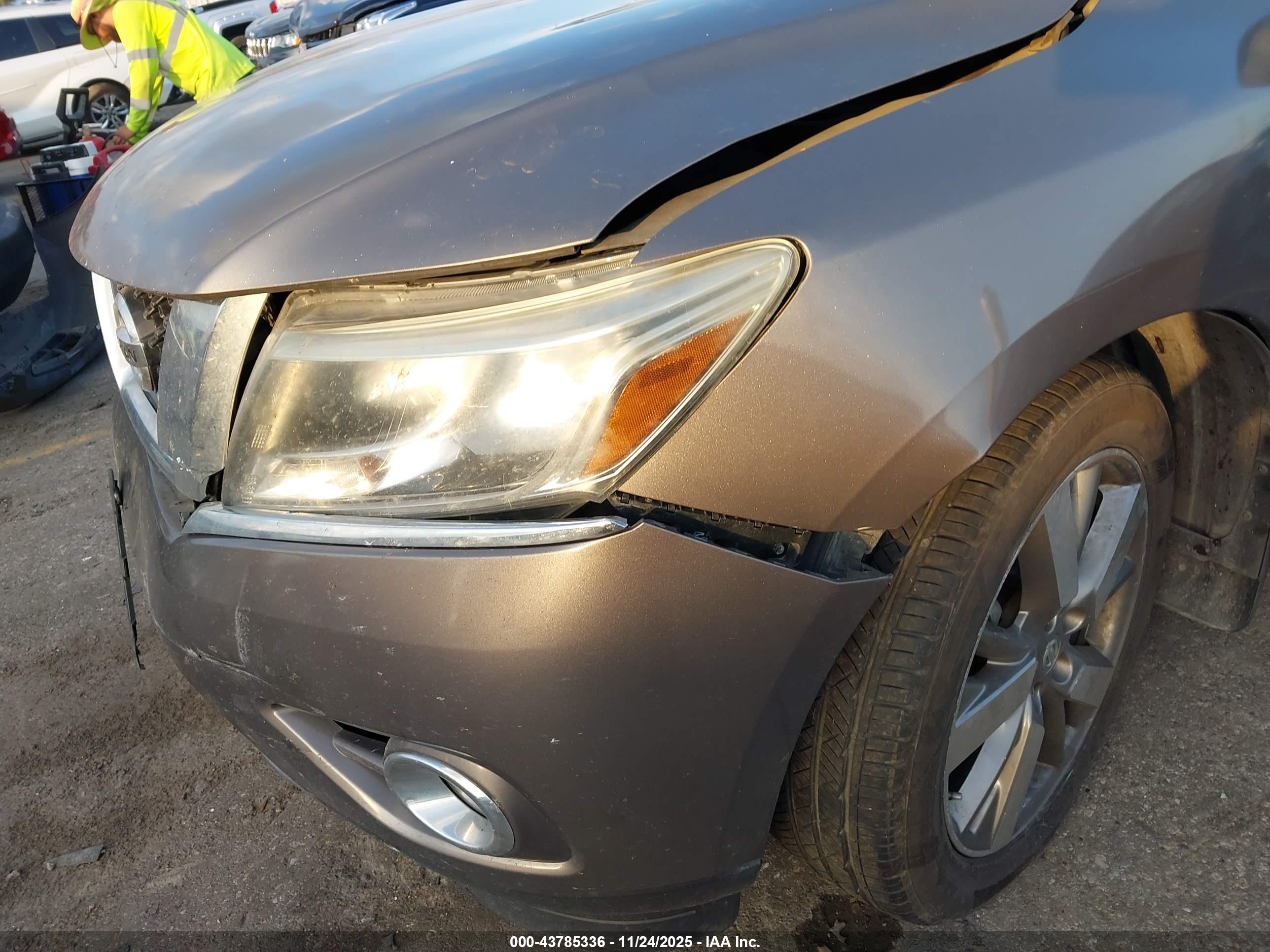 NISSAN PATHFINDER image 6