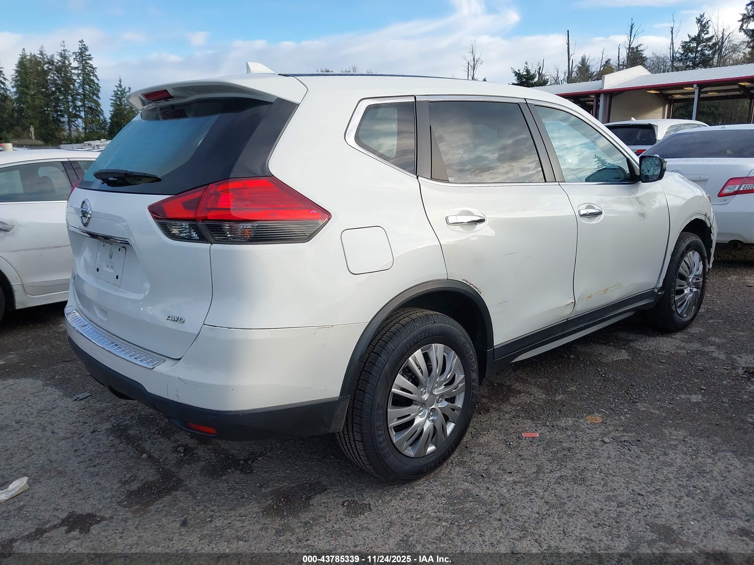 NISSAN ROGUE image 4