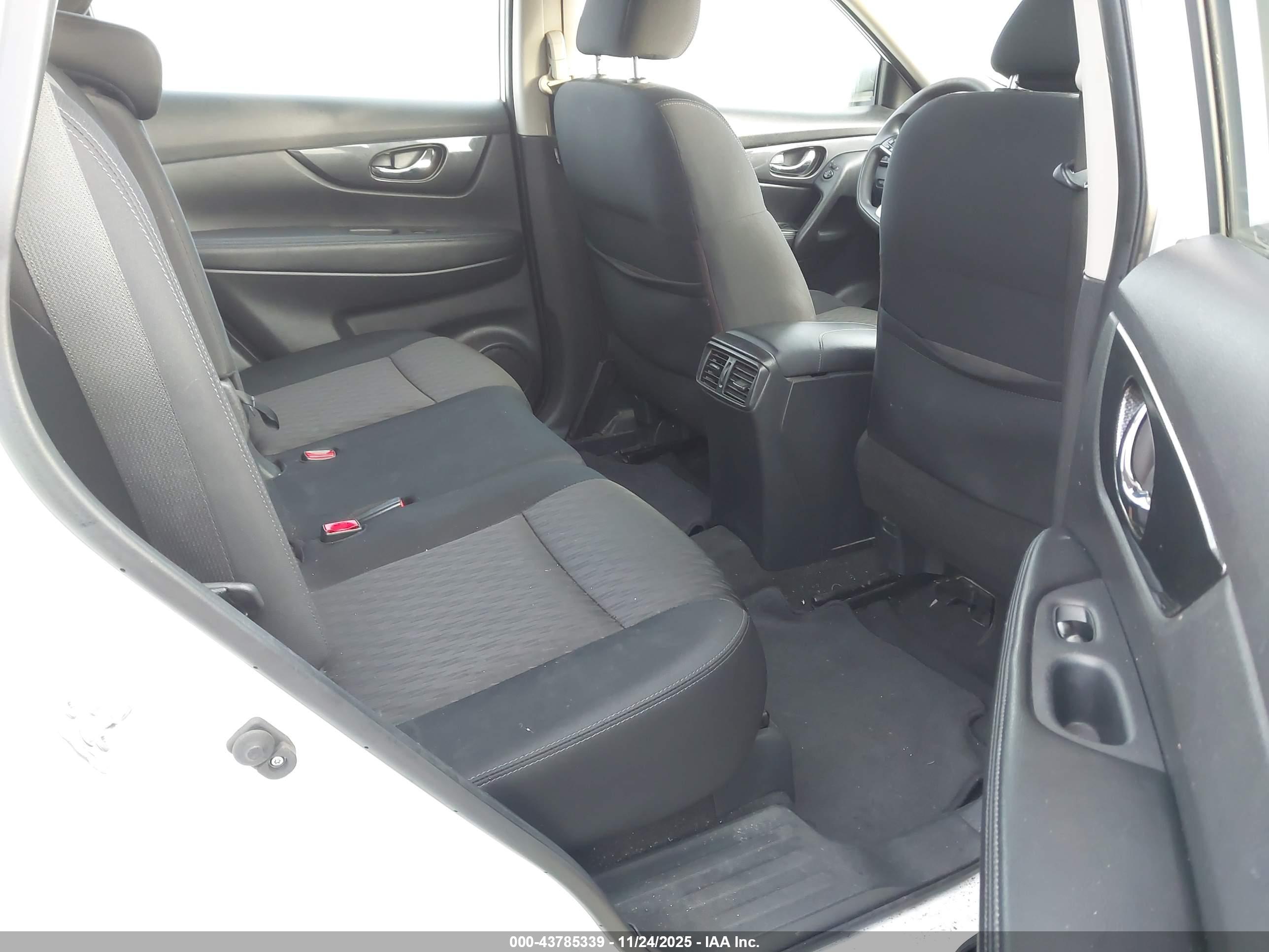NISSAN ROGUE image 8