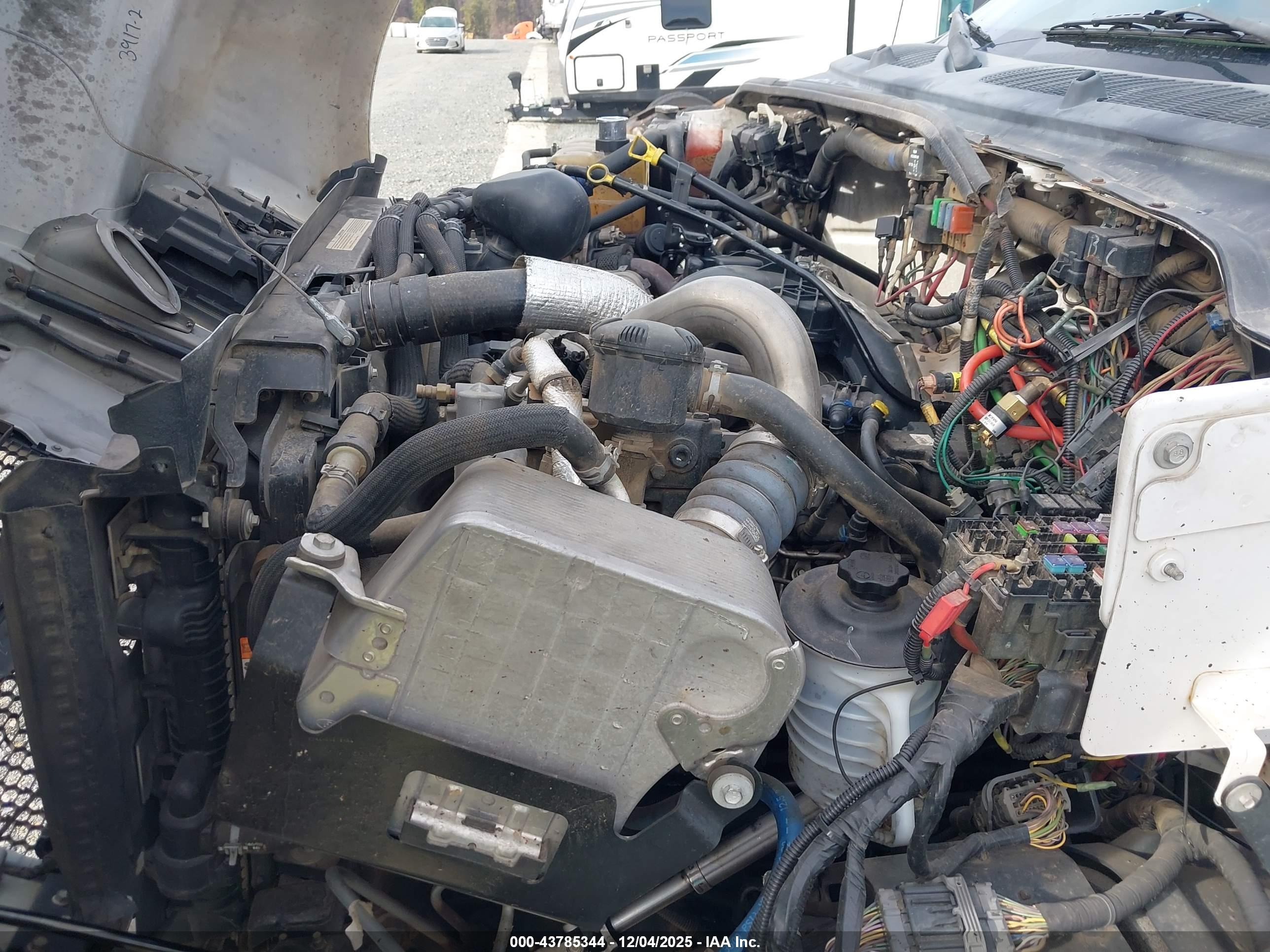 FORD F-750 image 10
