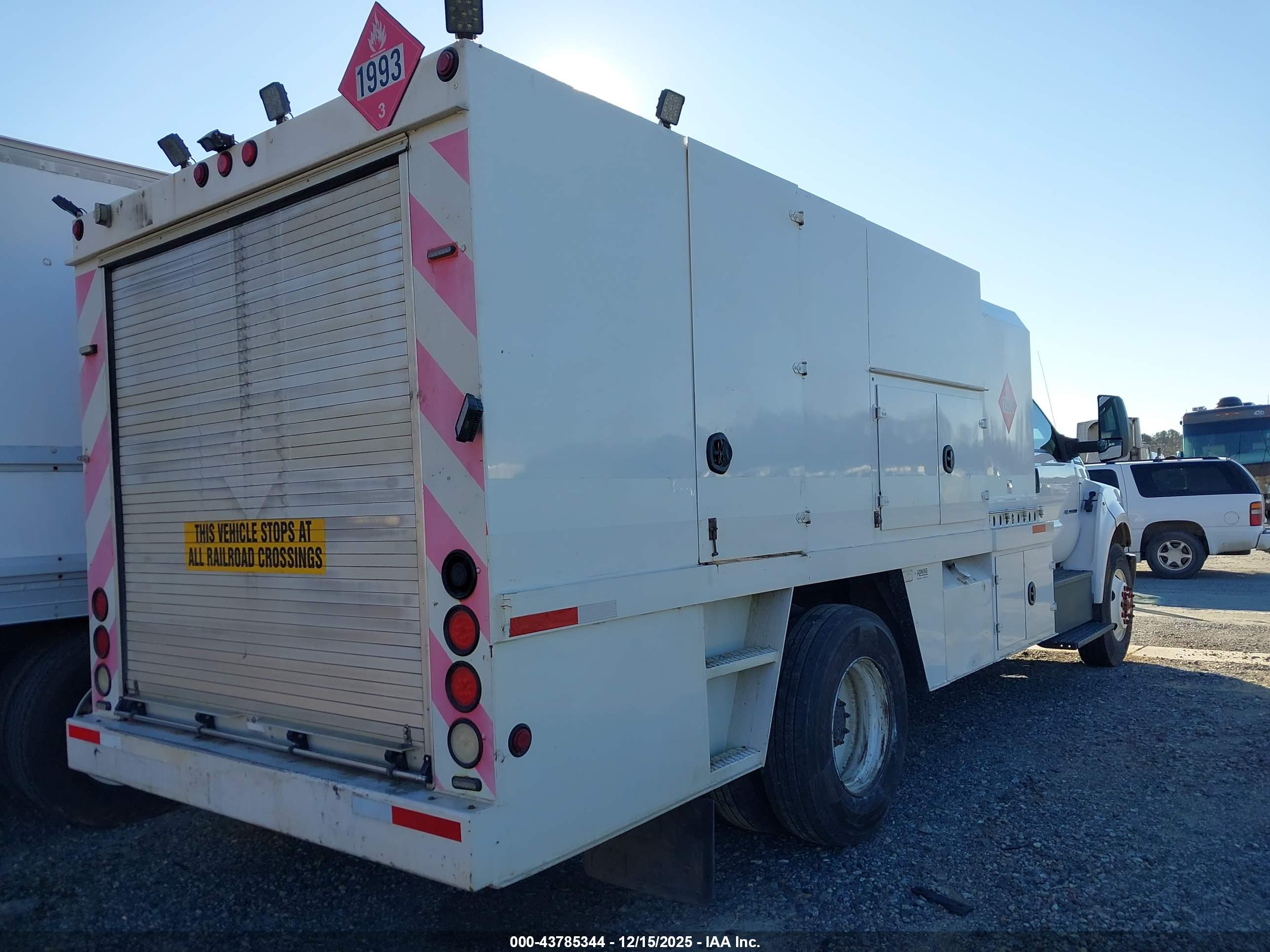 FORD F-750 image 4
