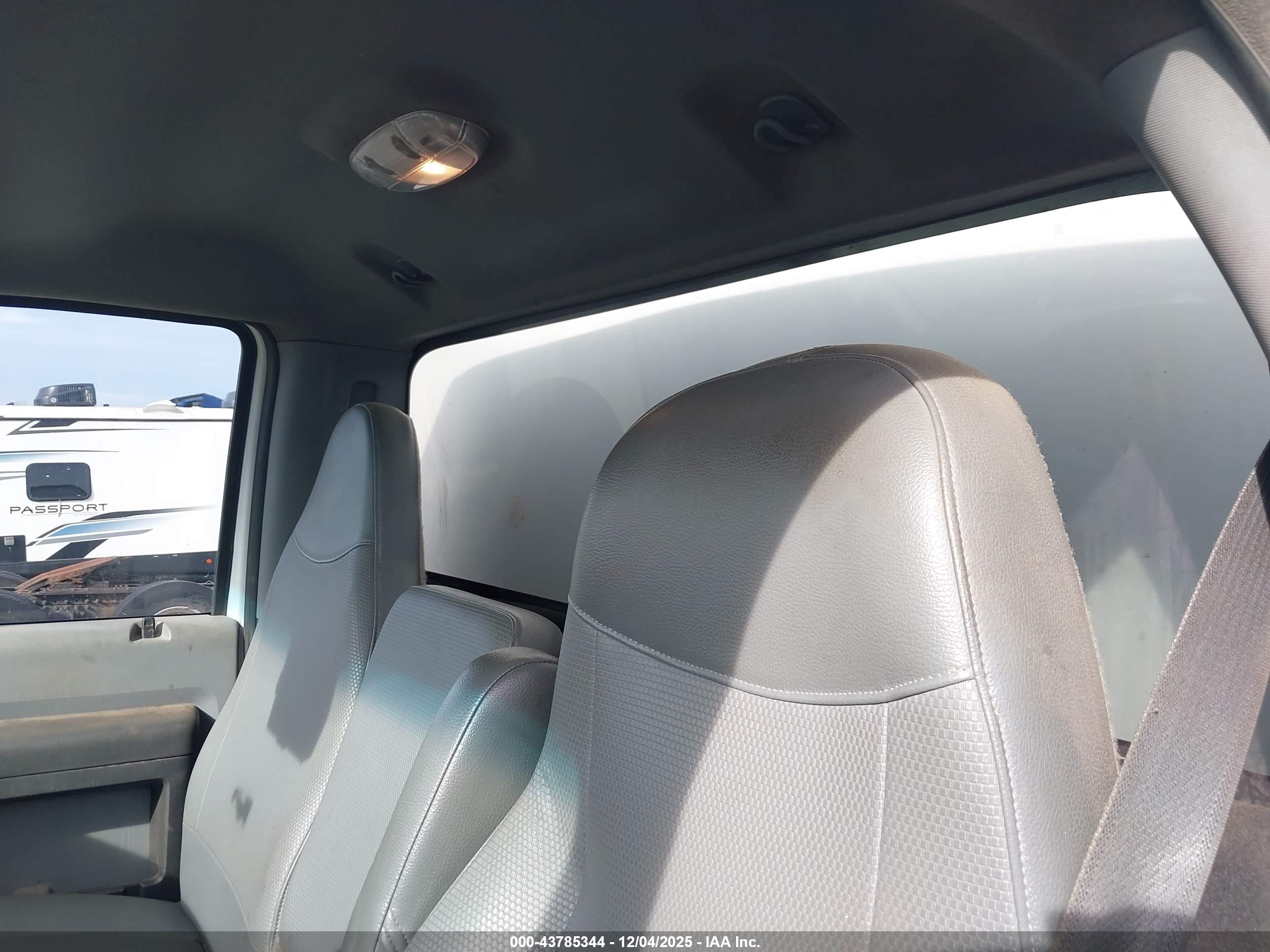 FORD F-750 image 7