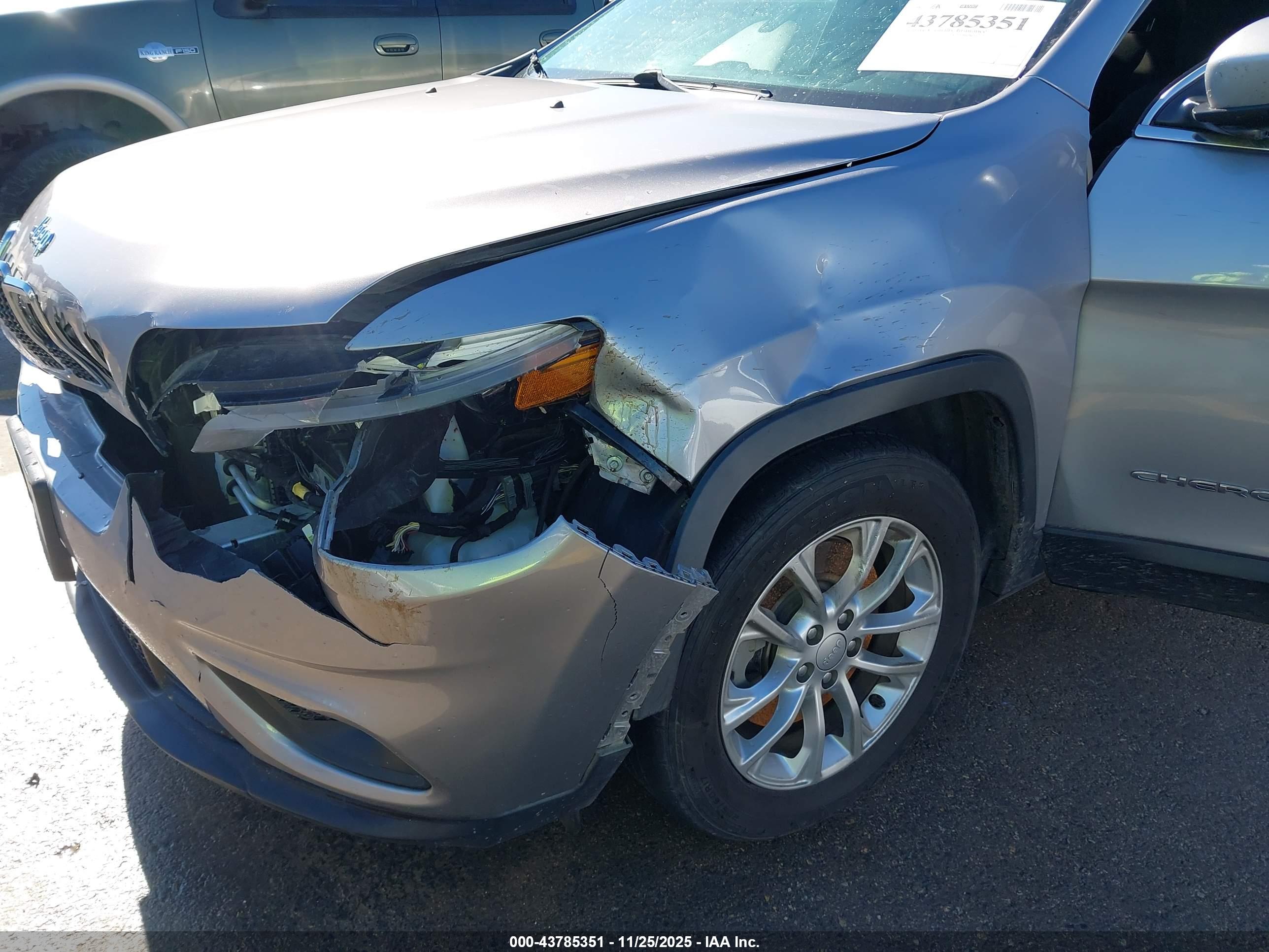 JEEP CHEROKEE image 6