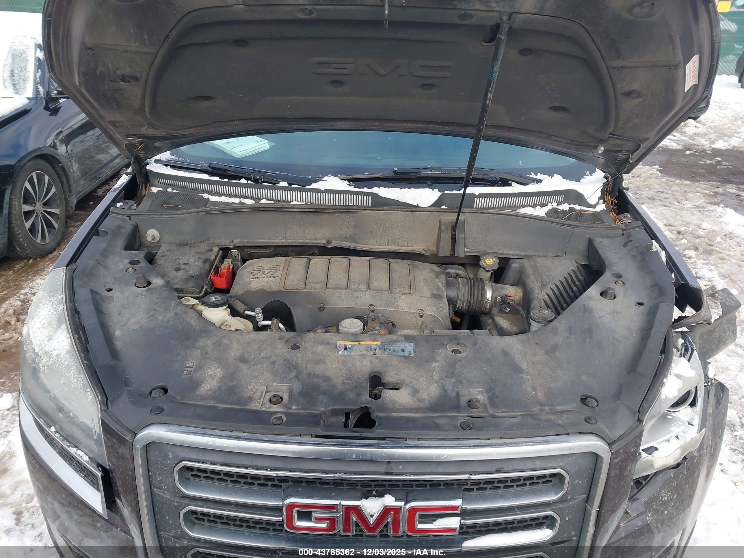 GMC ACADIA image 10
