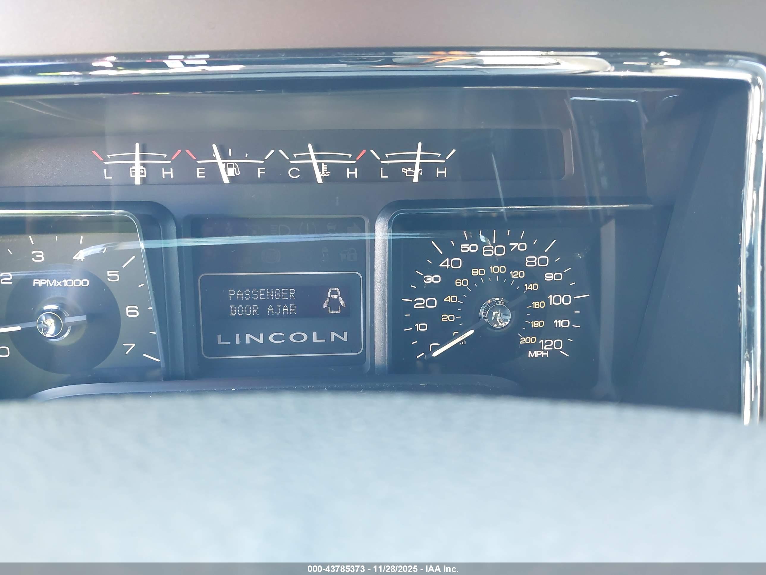 LINCOLN NAVIGATOR image 7
