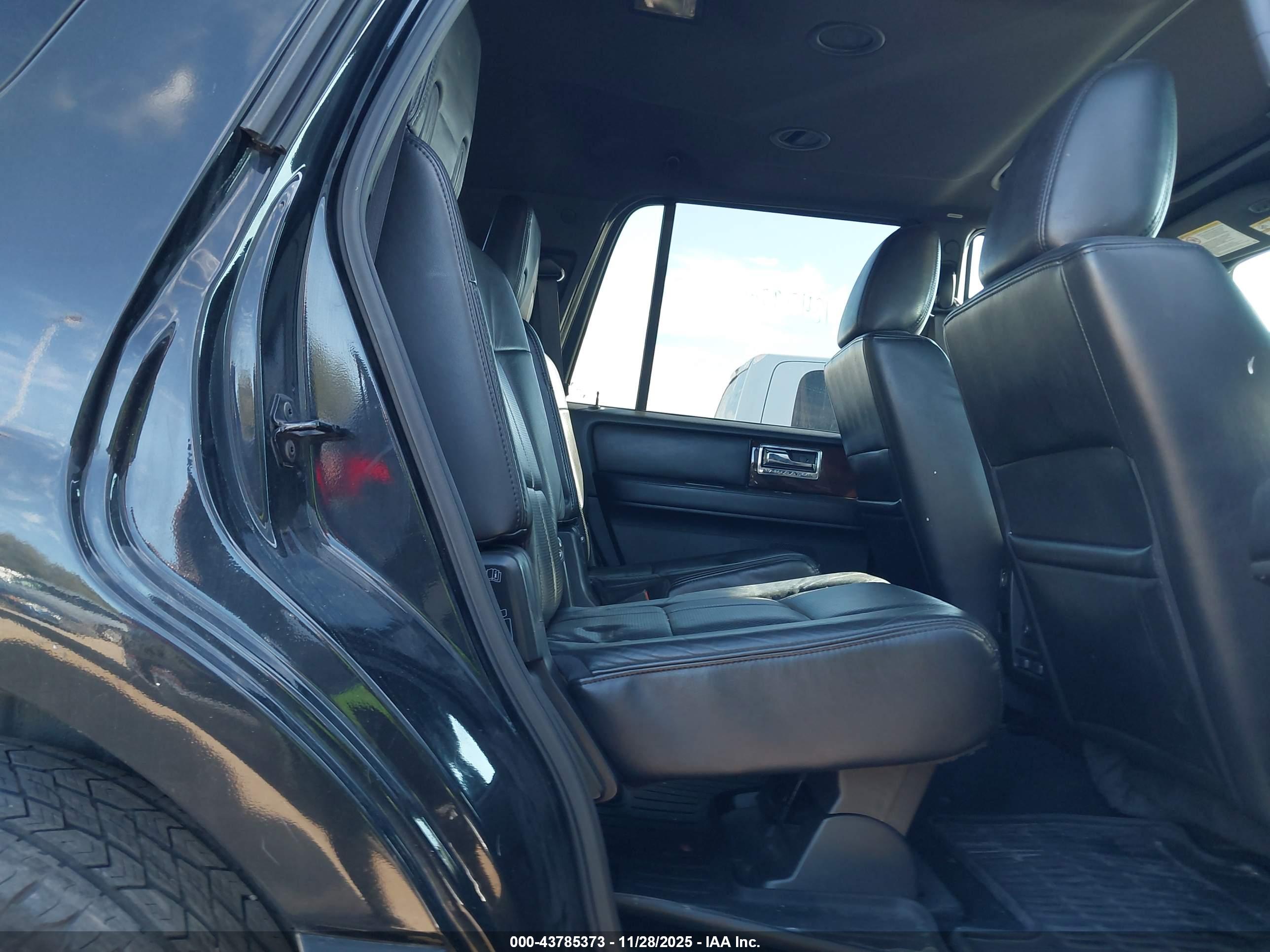 LINCOLN NAVIGATOR image 8