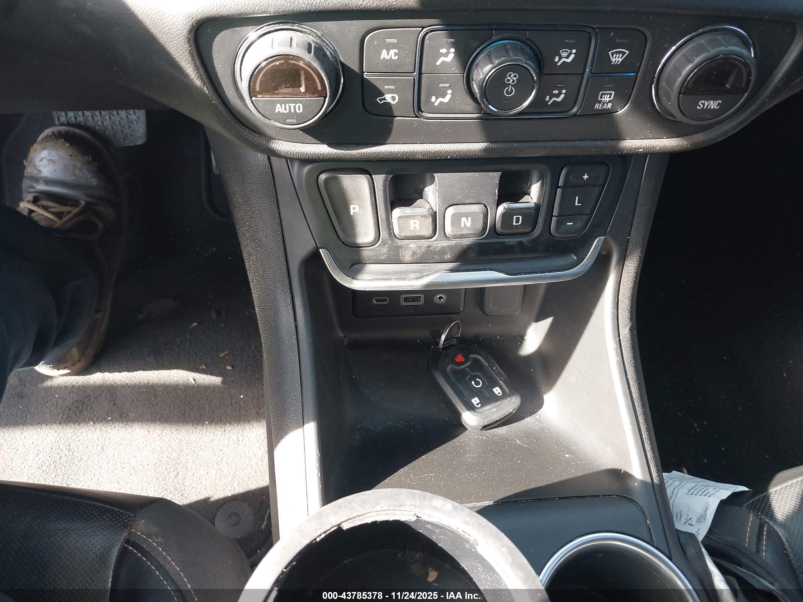 GMC TERRAIN image 11