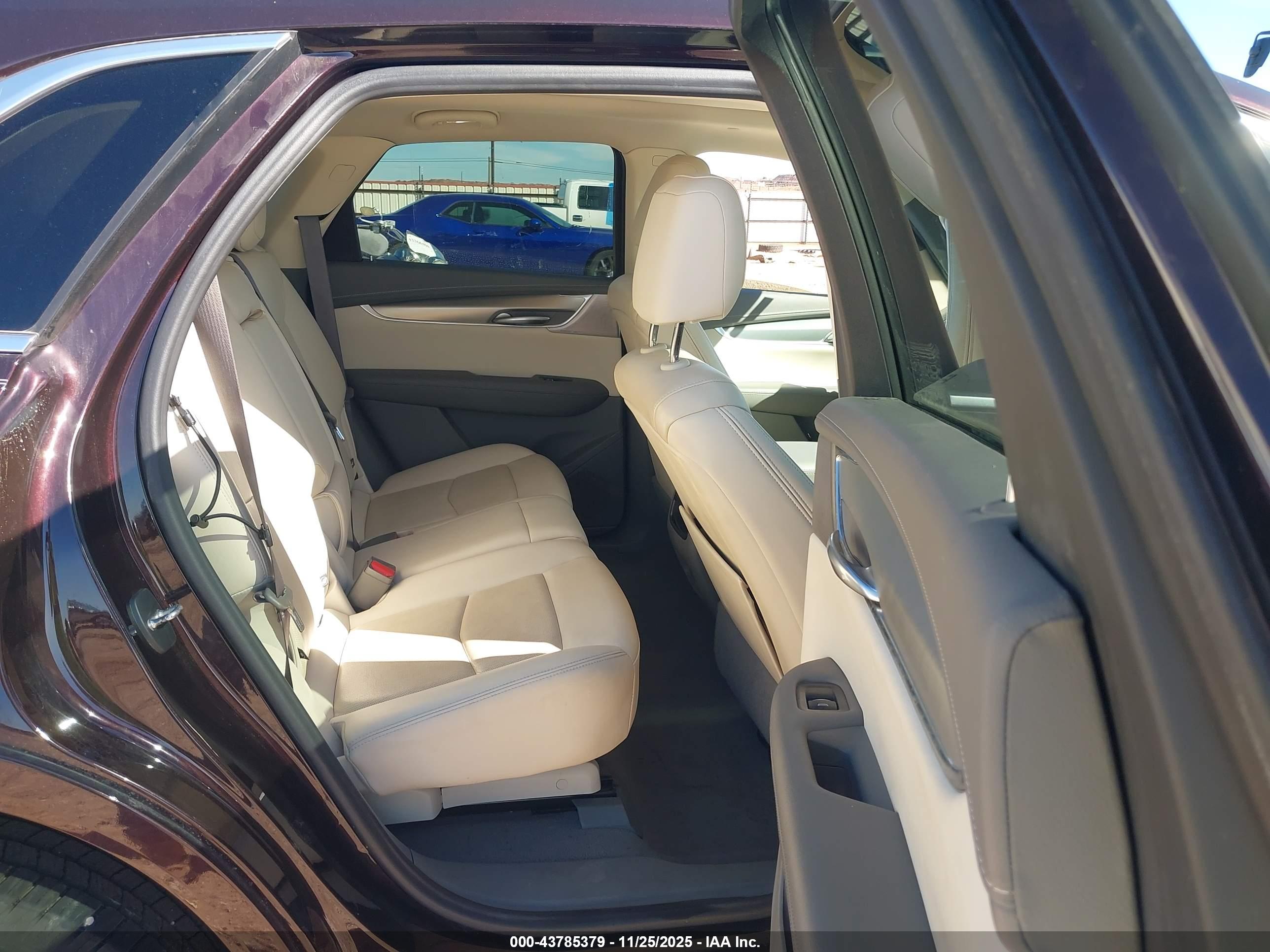 CADILLAC XT5 image 8