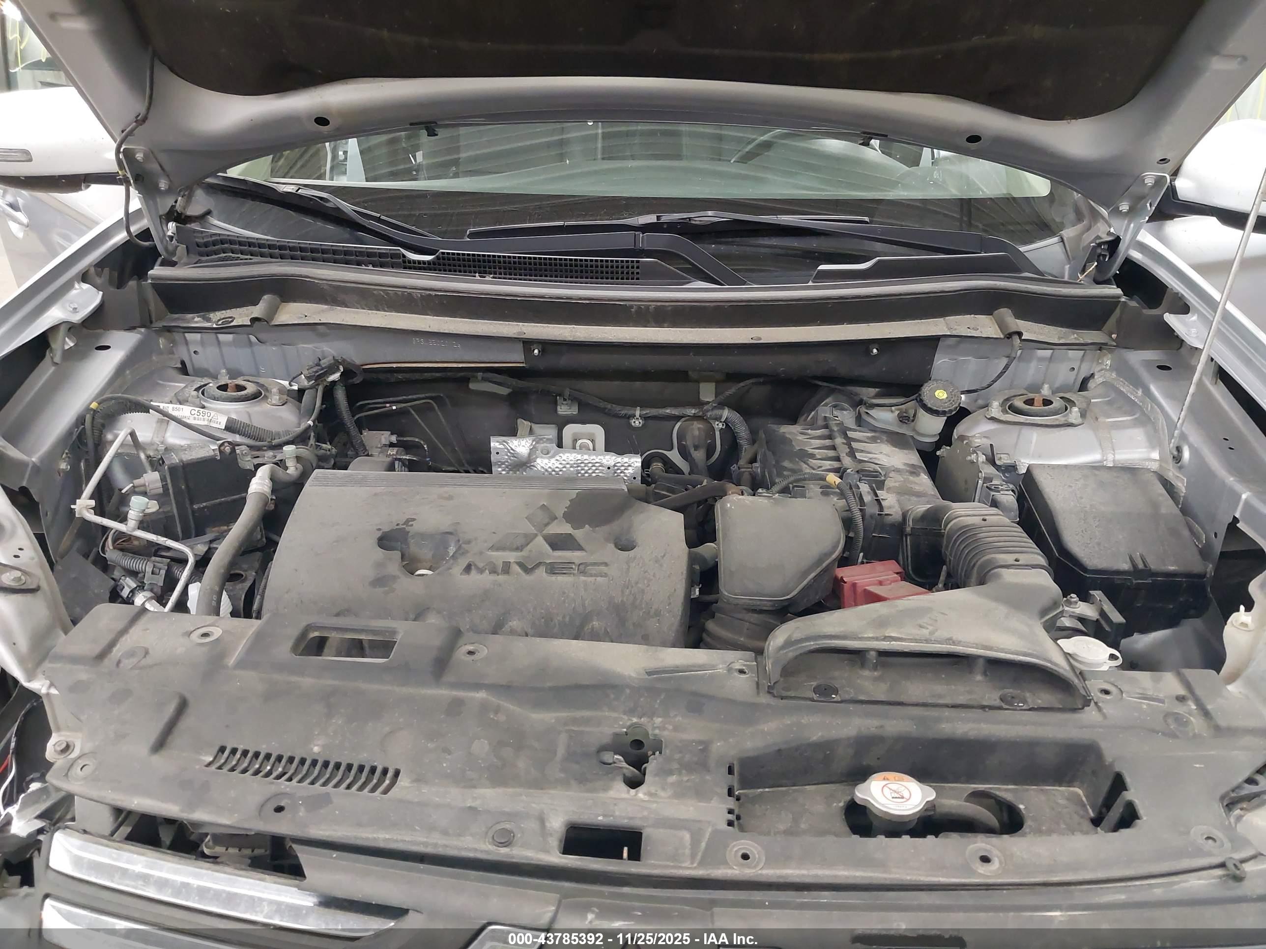 MITSUBISHI OUTLANDER image 10