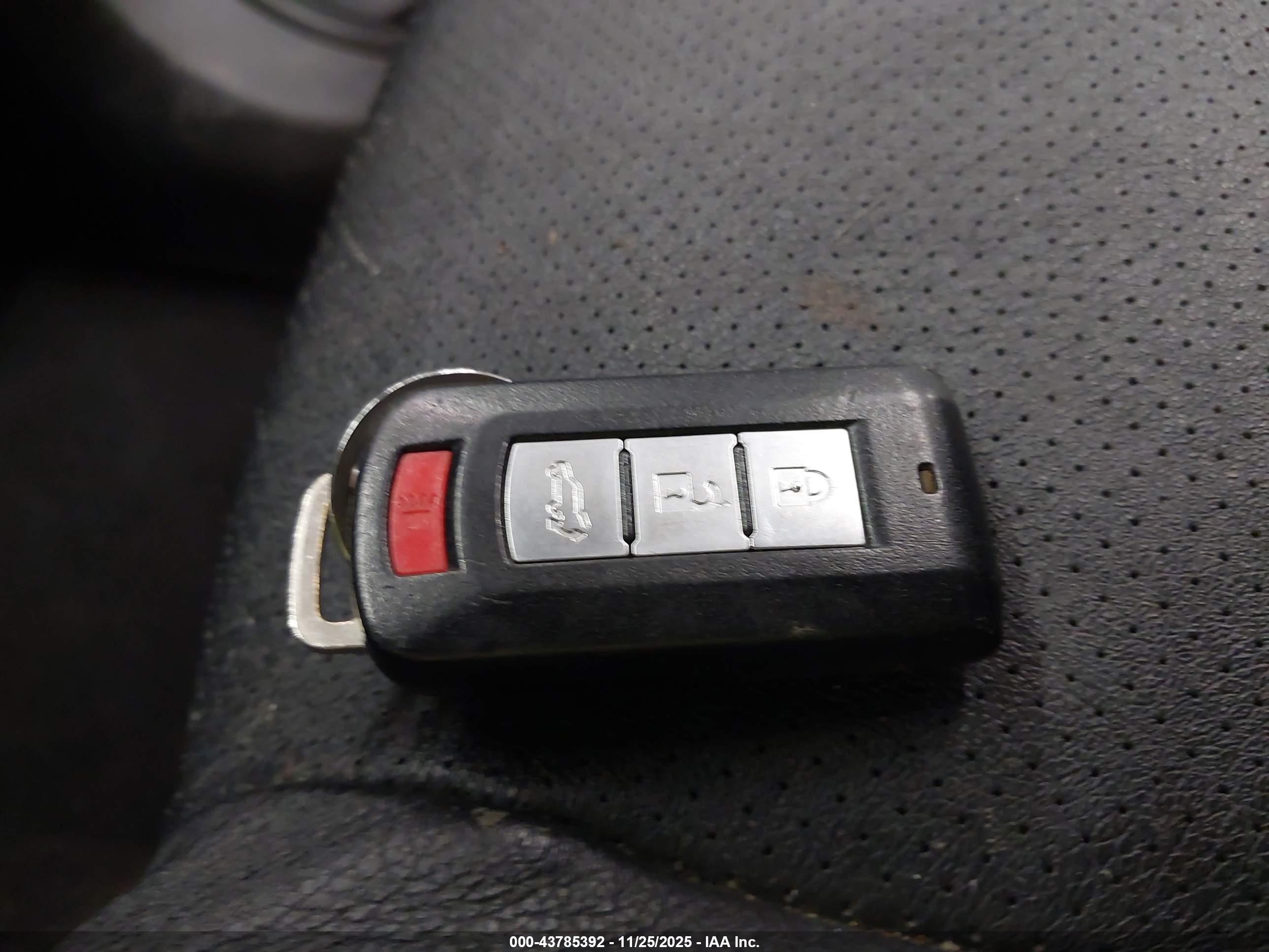 MITSUBISHI OUTLANDER image 11