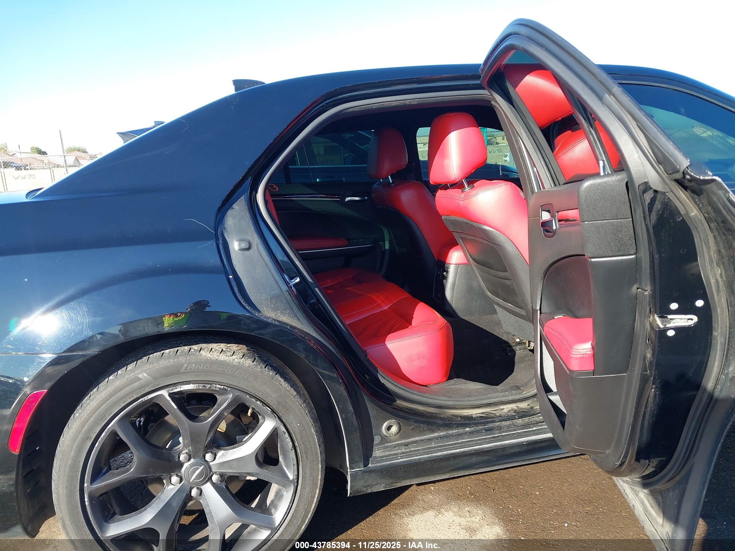 CHRYSLER 300 image 8