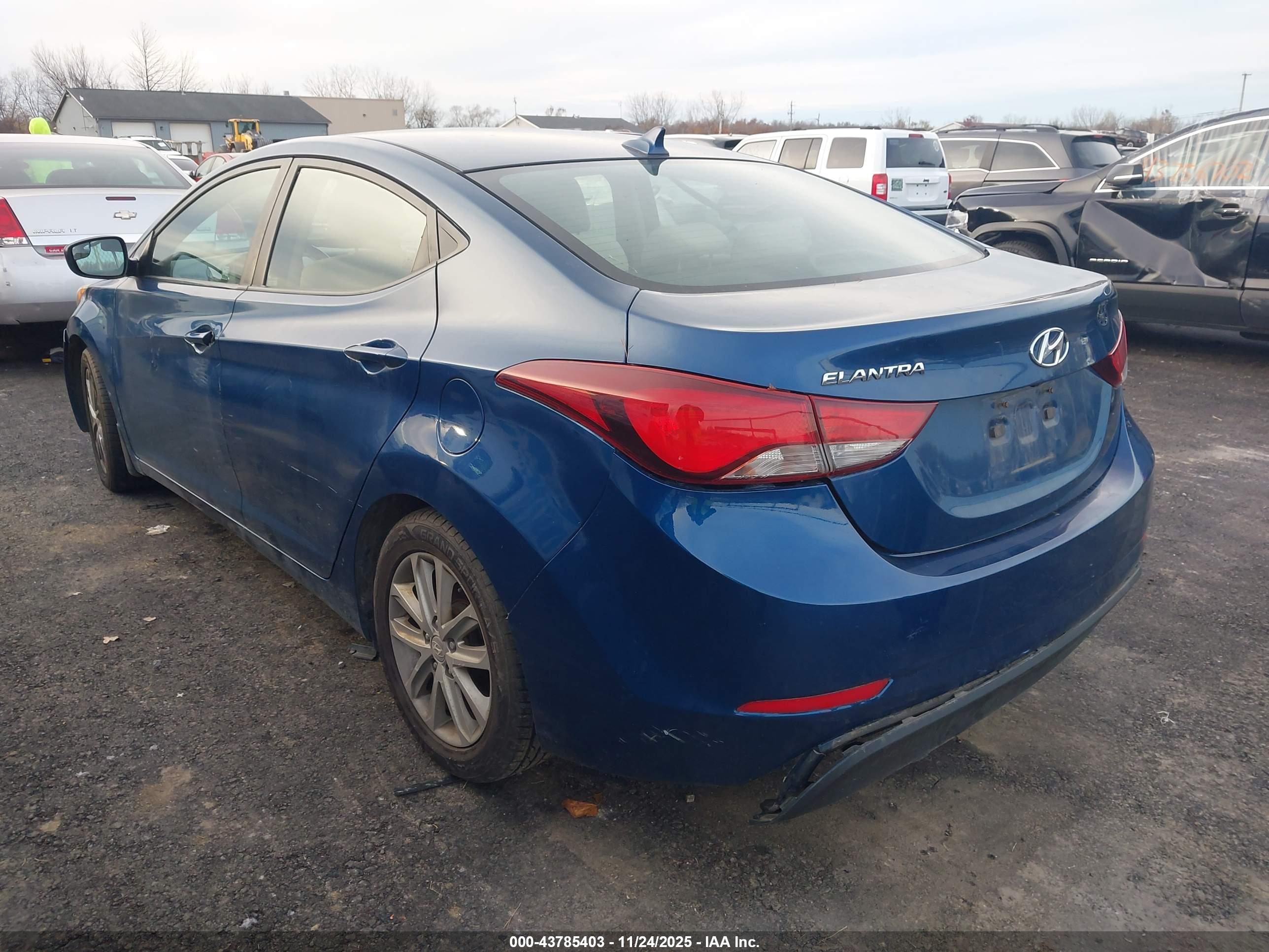 HYUNDAI ELANTRA image 3