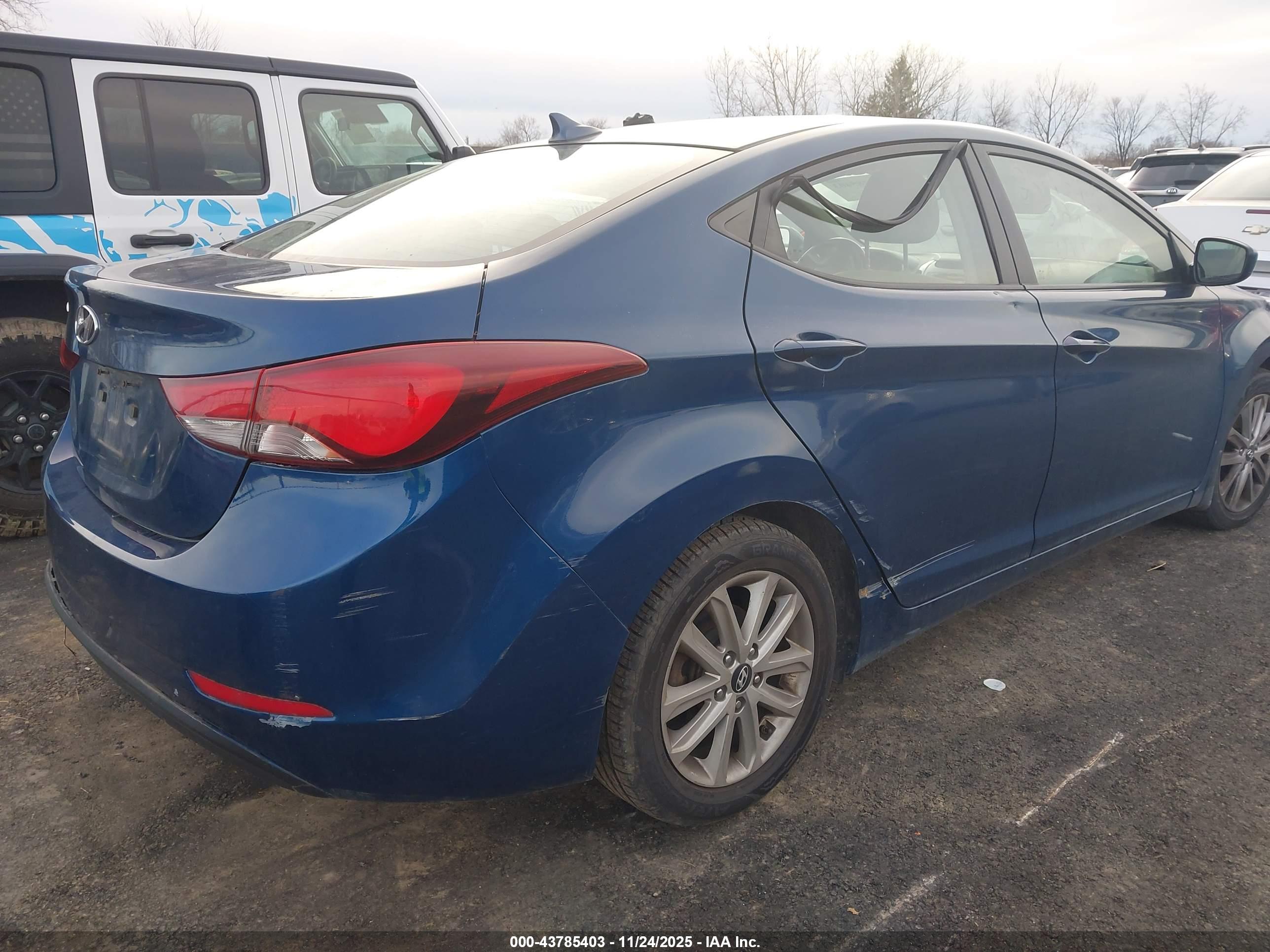 HYUNDAI ELANTRA image 6