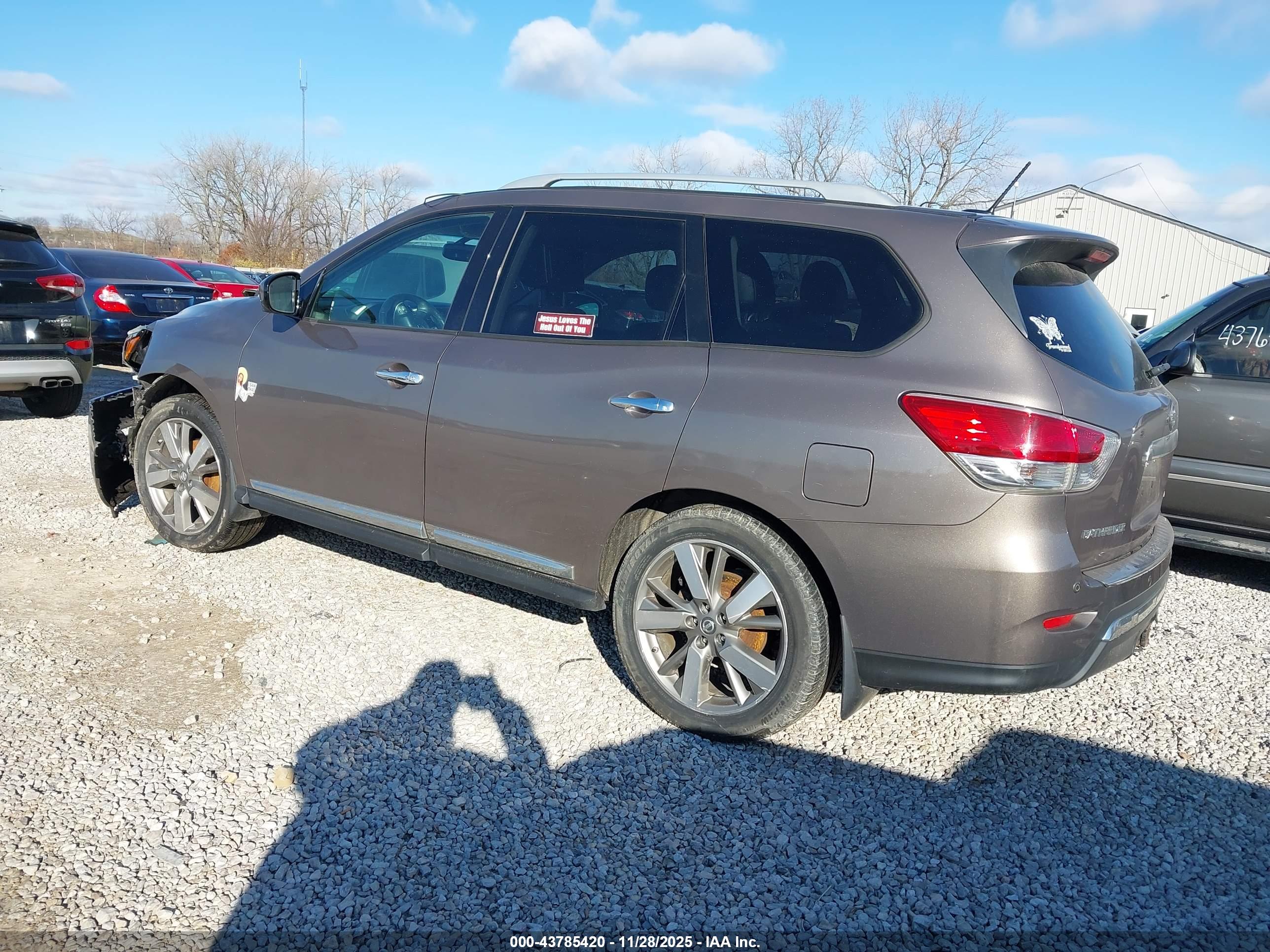 NISSAN PATHFINDER image 3