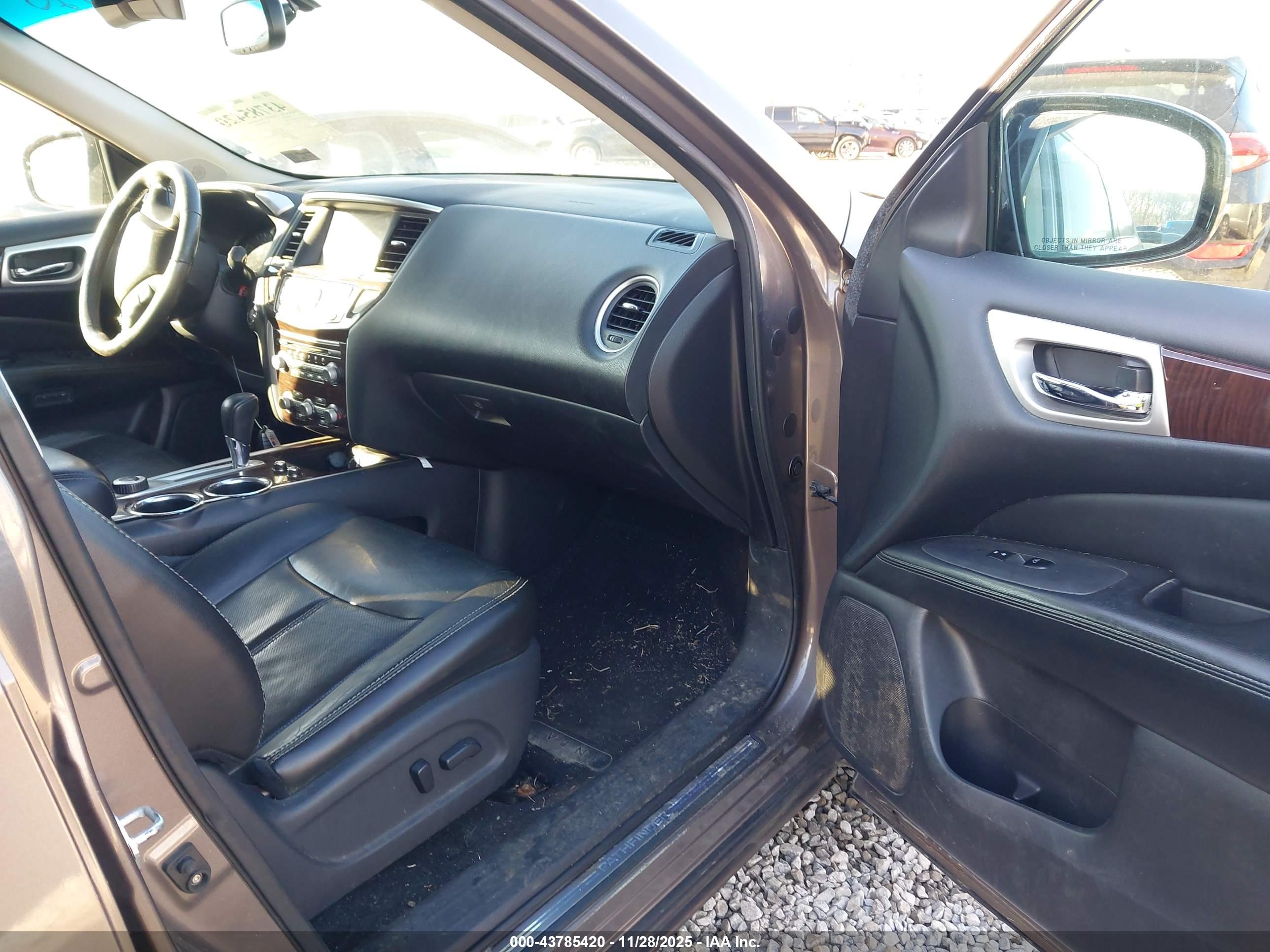 NISSAN PATHFINDER image 5