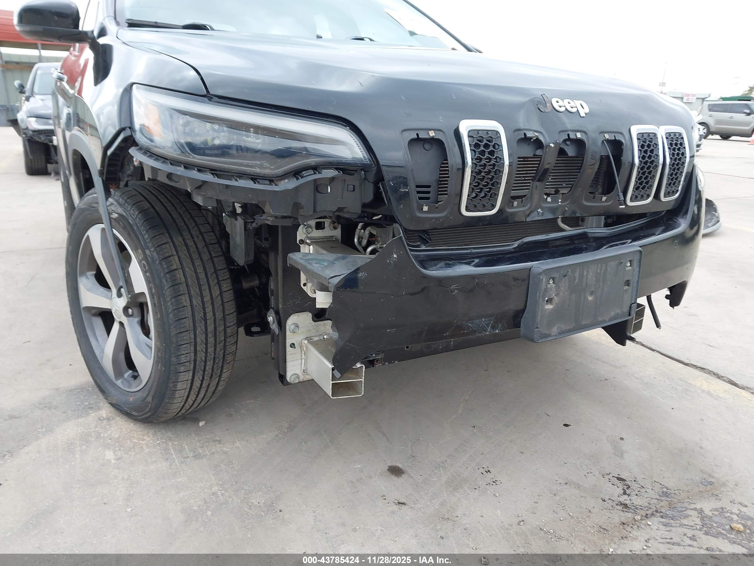 JEEP CHEROKEE image 6