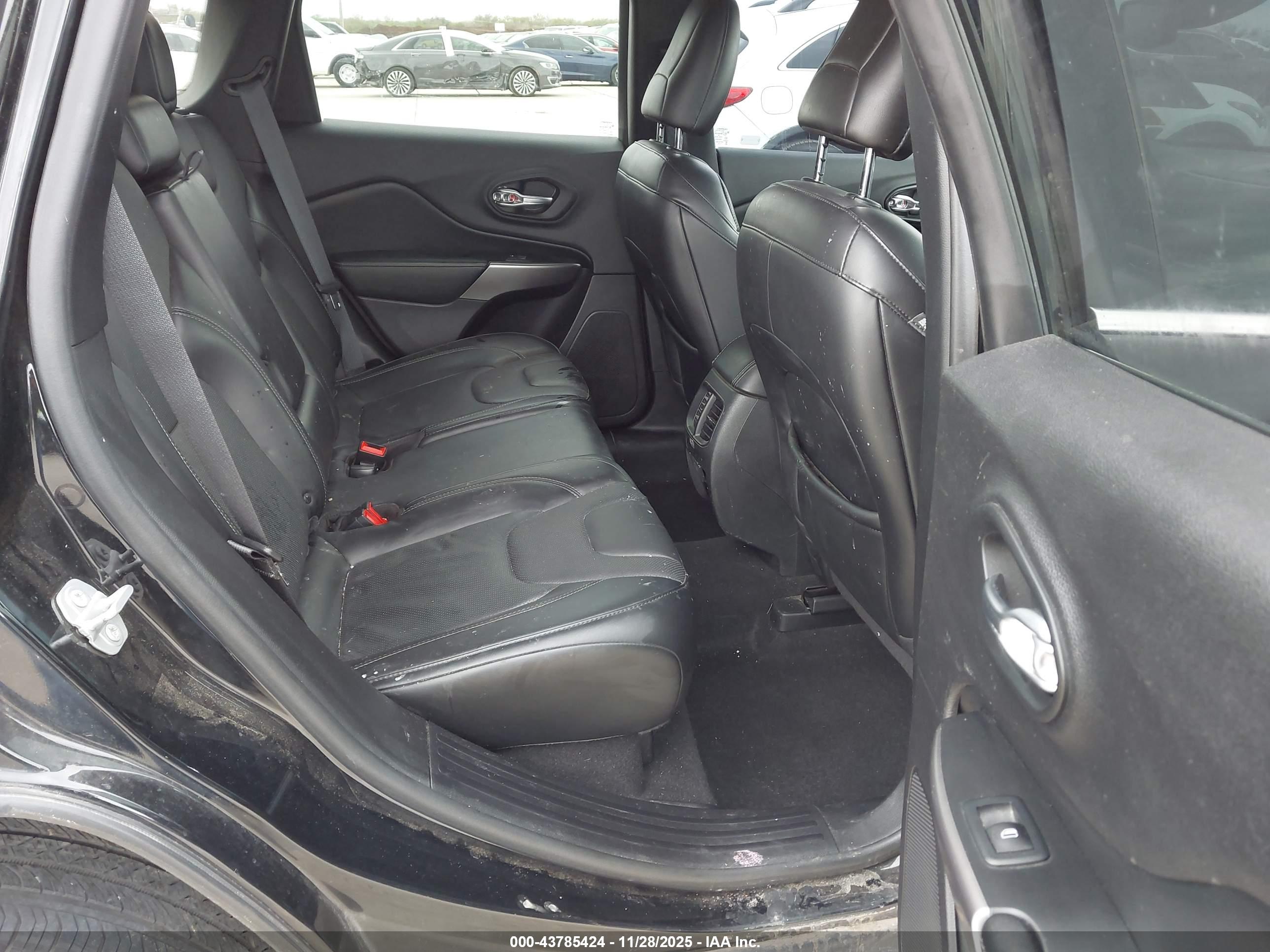 JEEP CHEROKEE image 8