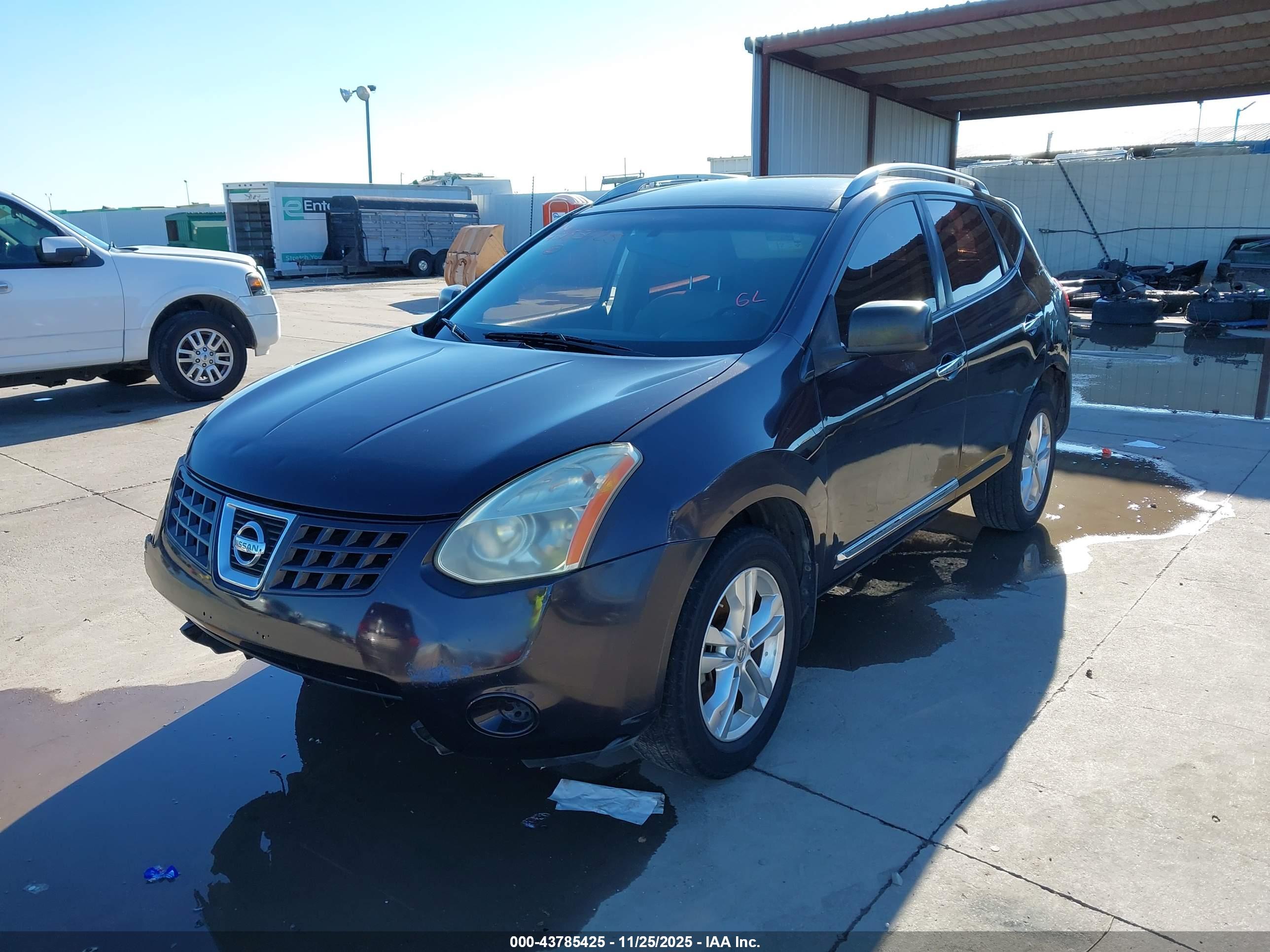 NISSAN ROGUE image 2