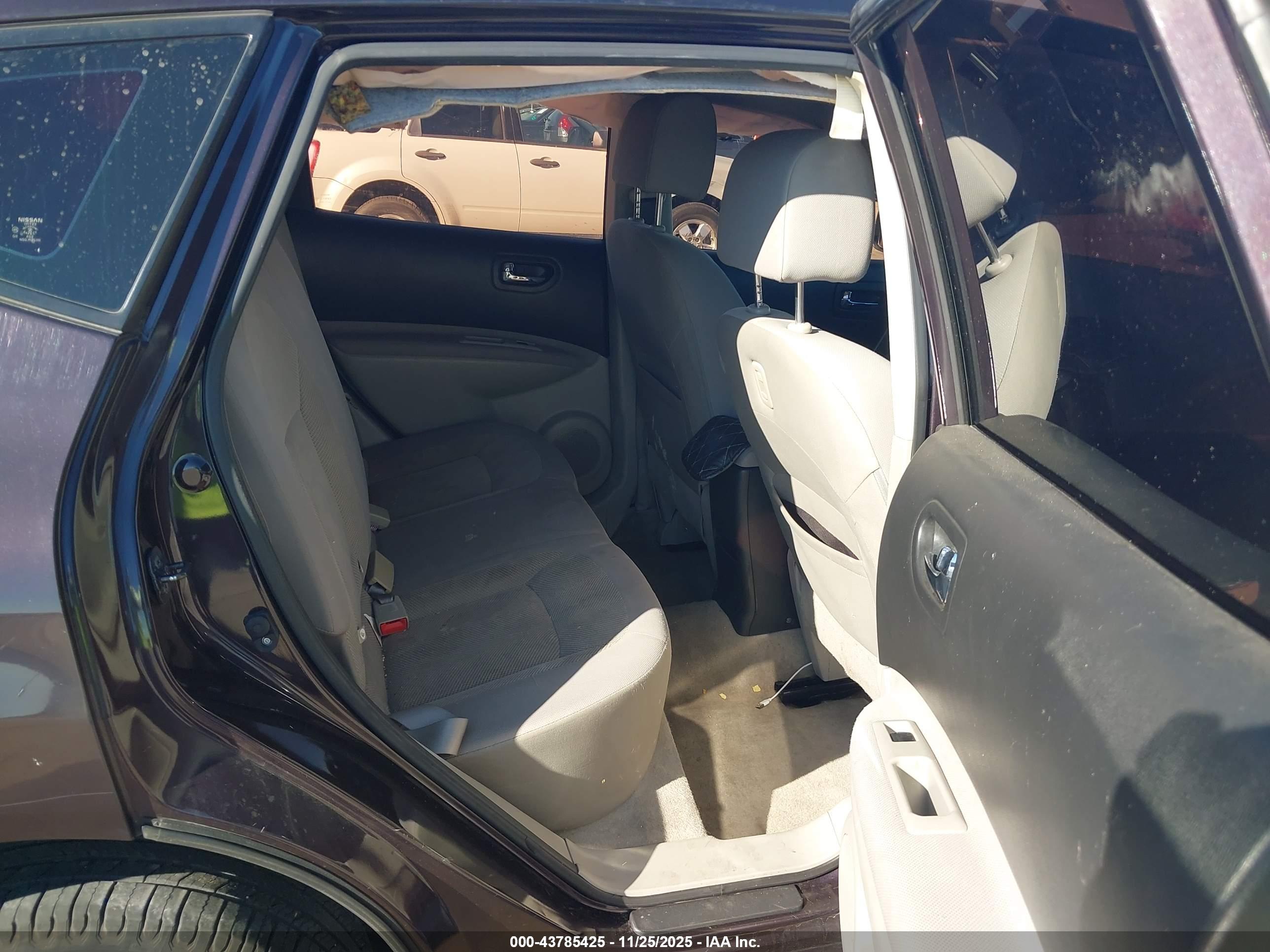 NISSAN ROGUE image 8
