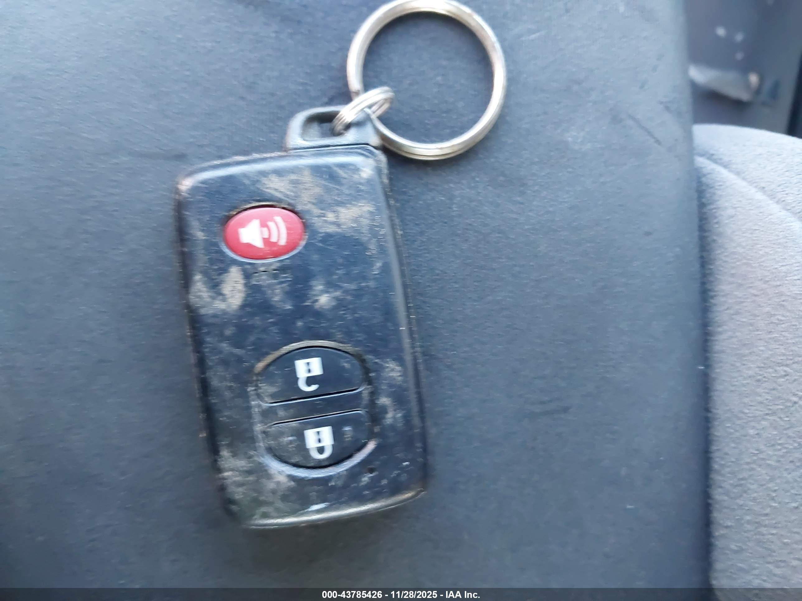 TOYOTA PRIUS image 11