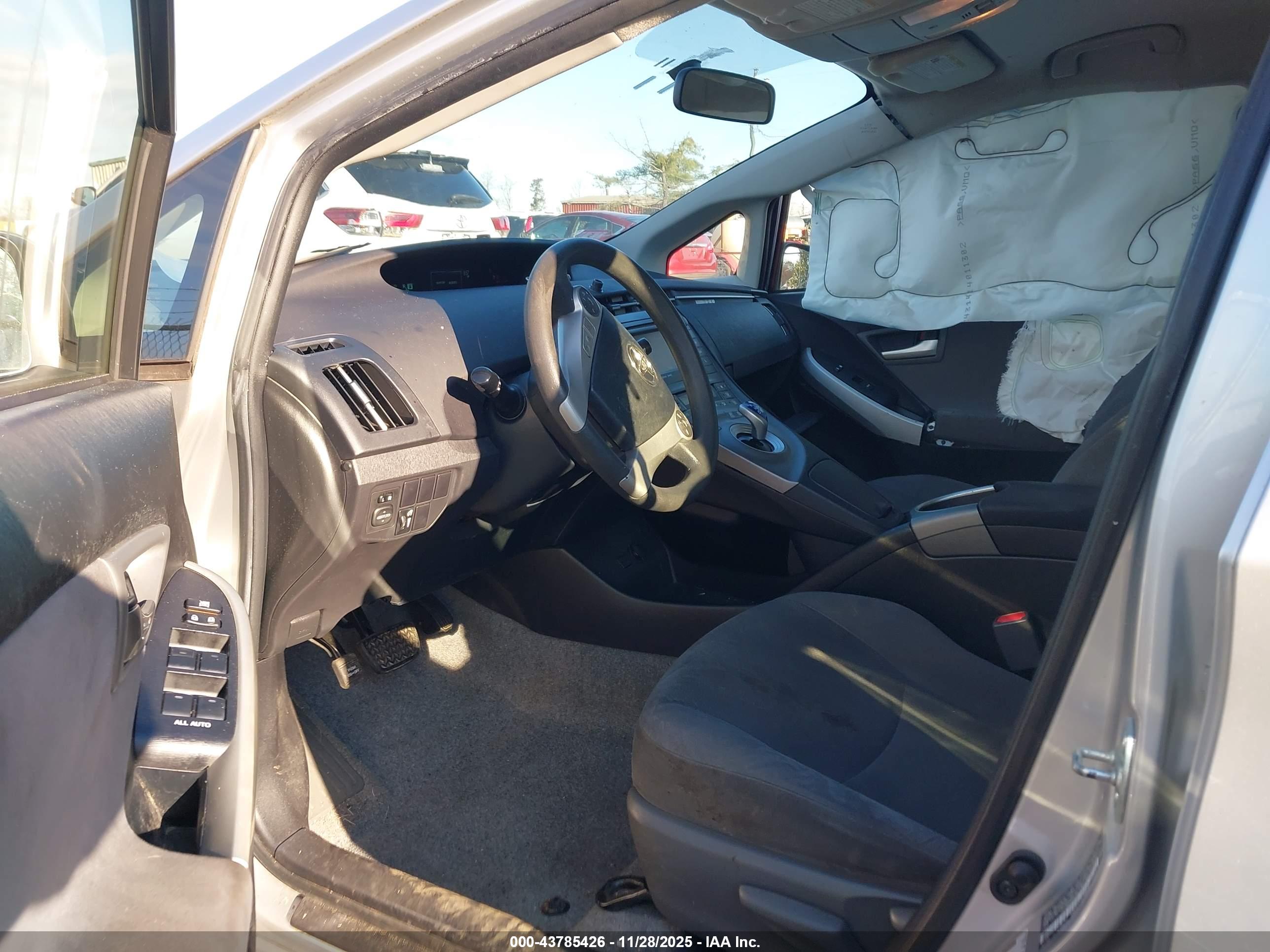 TOYOTA PRIUS image 5