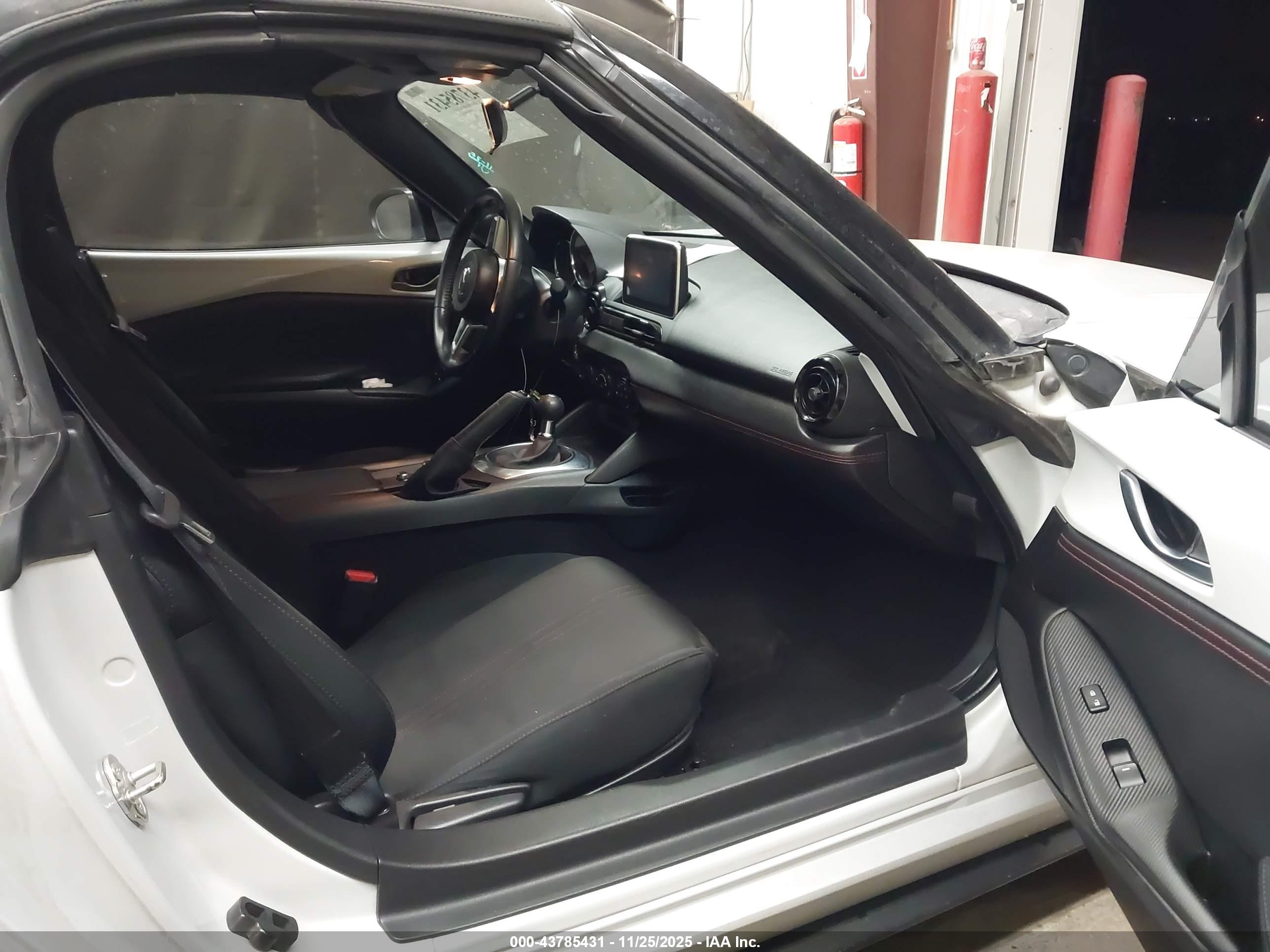 MAZDA MX-5 image 5