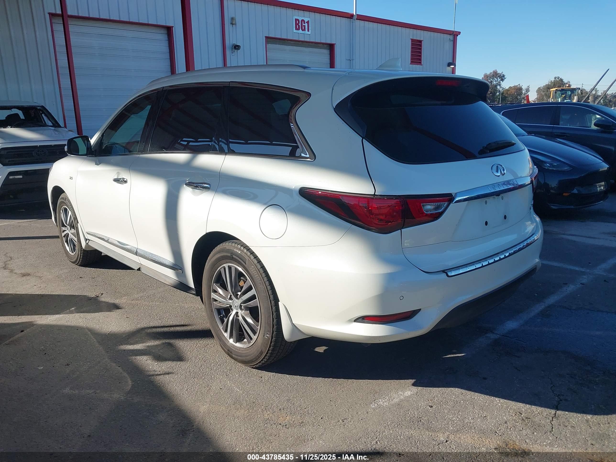 INFINITI QX60 image 3