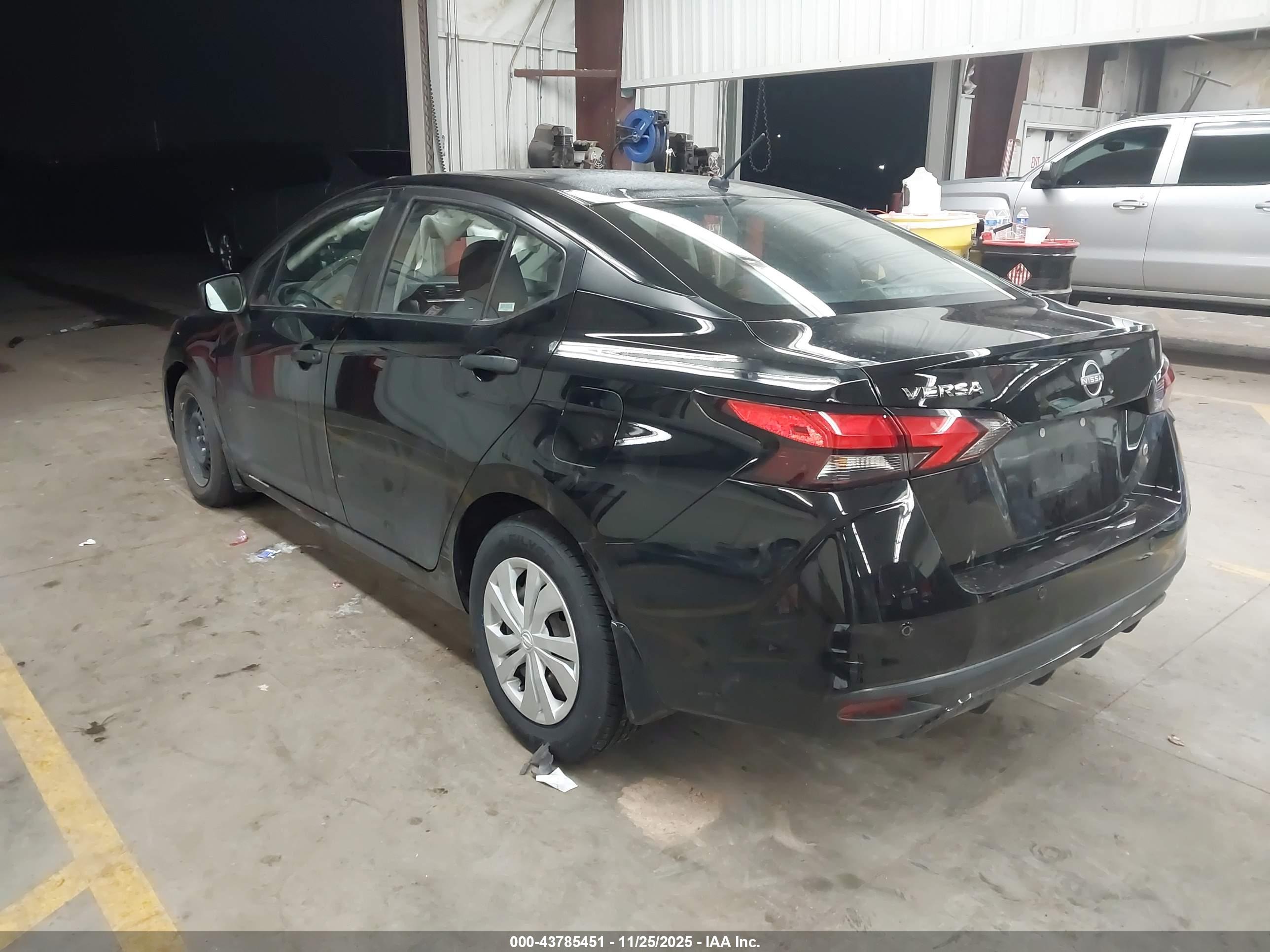 NISSAN VERSA image 3